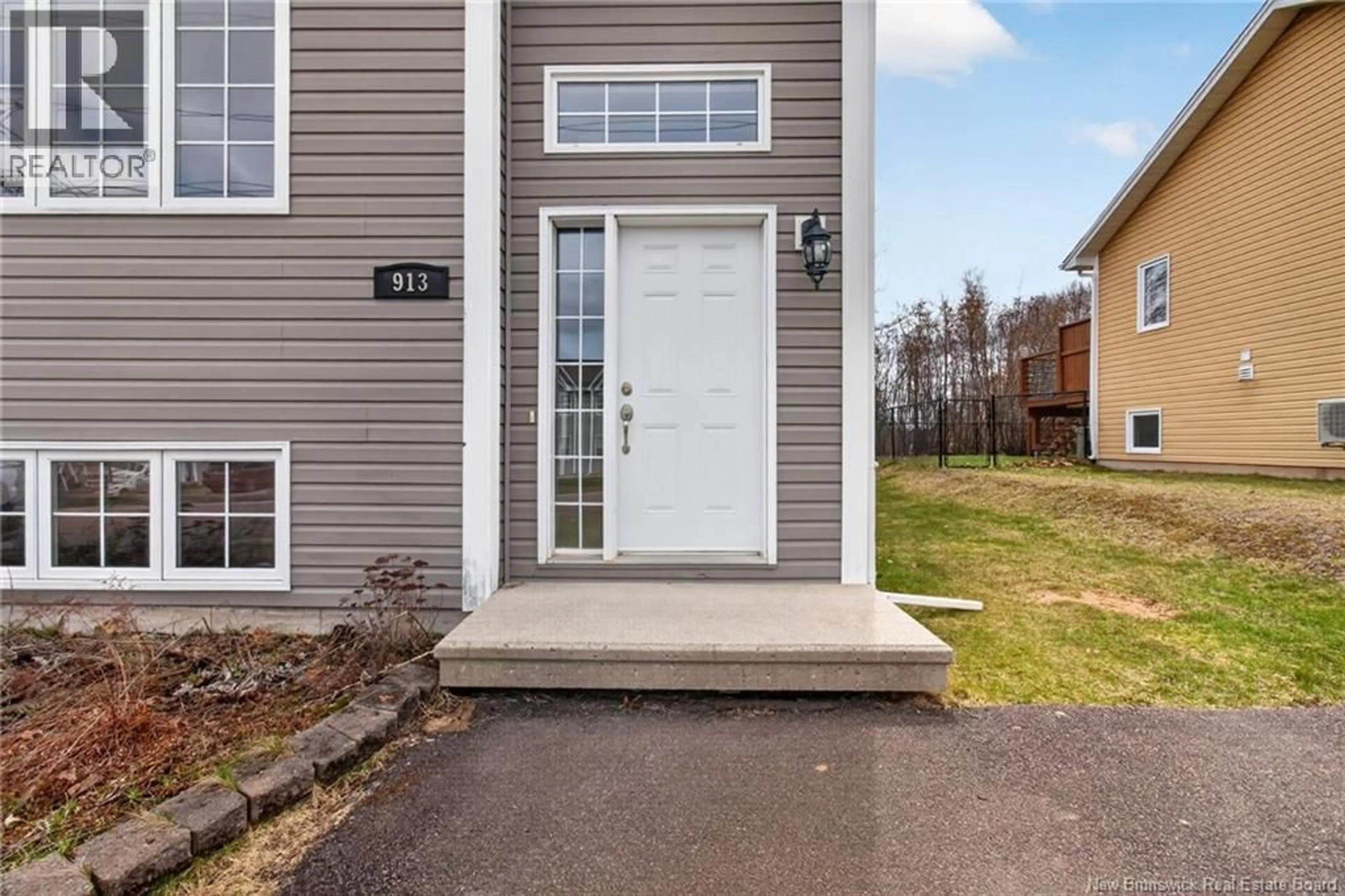 Unknown for 913 BERNARD, Dieppe New Brunswick E1A4A6