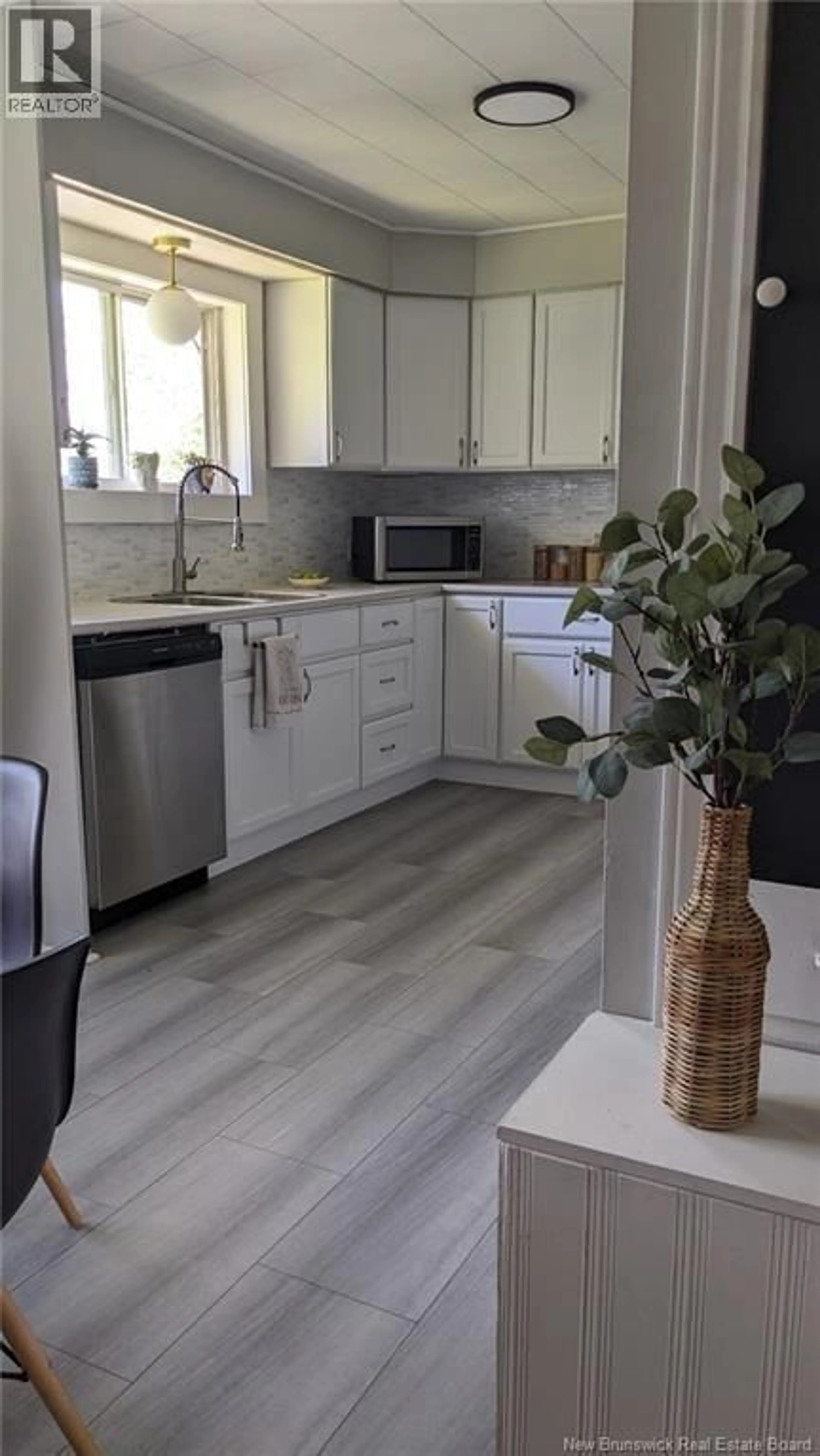 Open concept kitchen, unknown for 91 FAIRVIEW, Fredericton New Brunswick E3C1K3