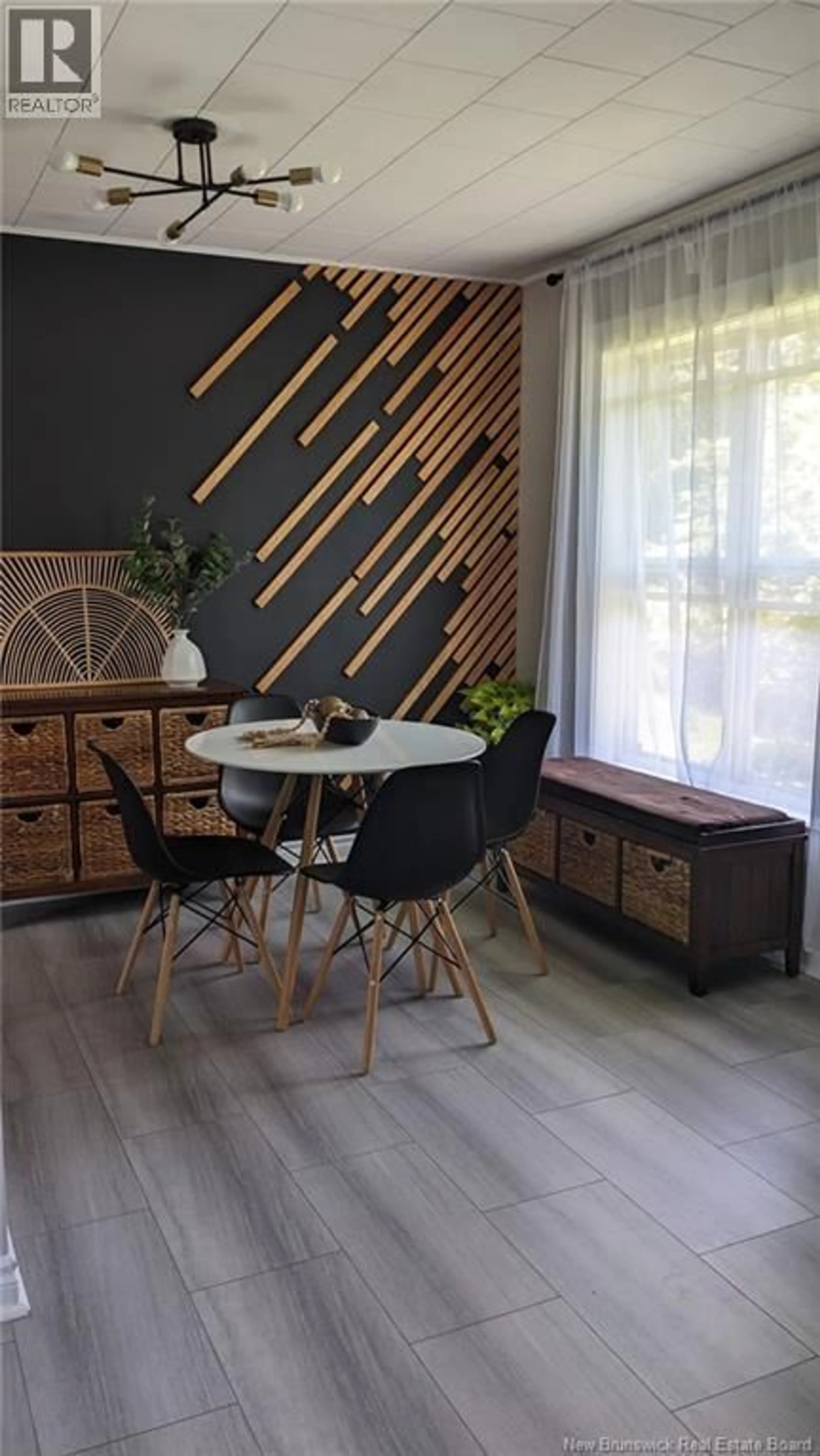 Dining room, wood/laminate floor for 91 FAIRVIEW, Fredericton New Brunswick E3C1K3