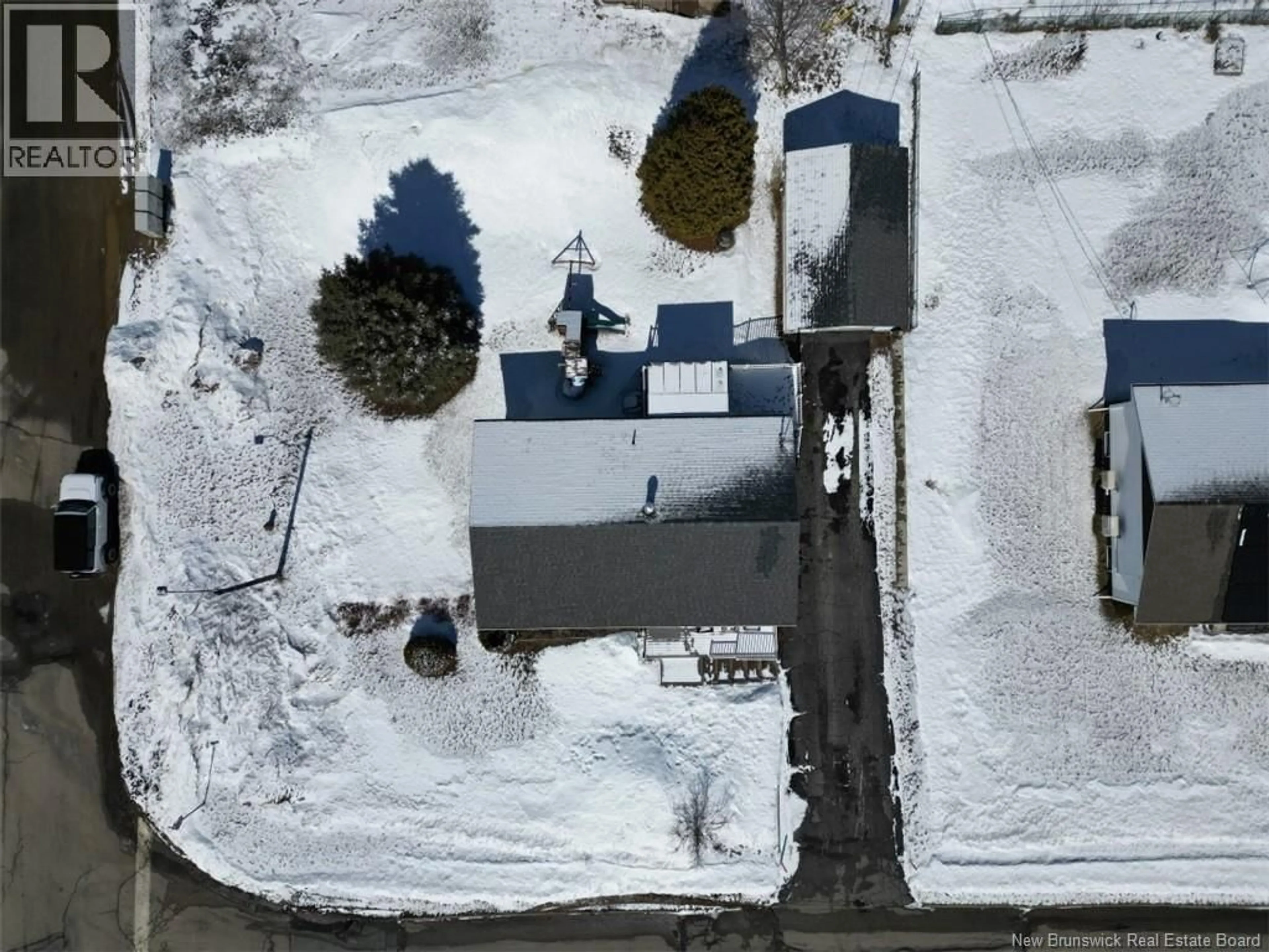 A pic from outside/outdoor area/front of a property/back of a property/a pic from drone, street for 190 NEIL, Bathurst New Brunswick E2A3E4