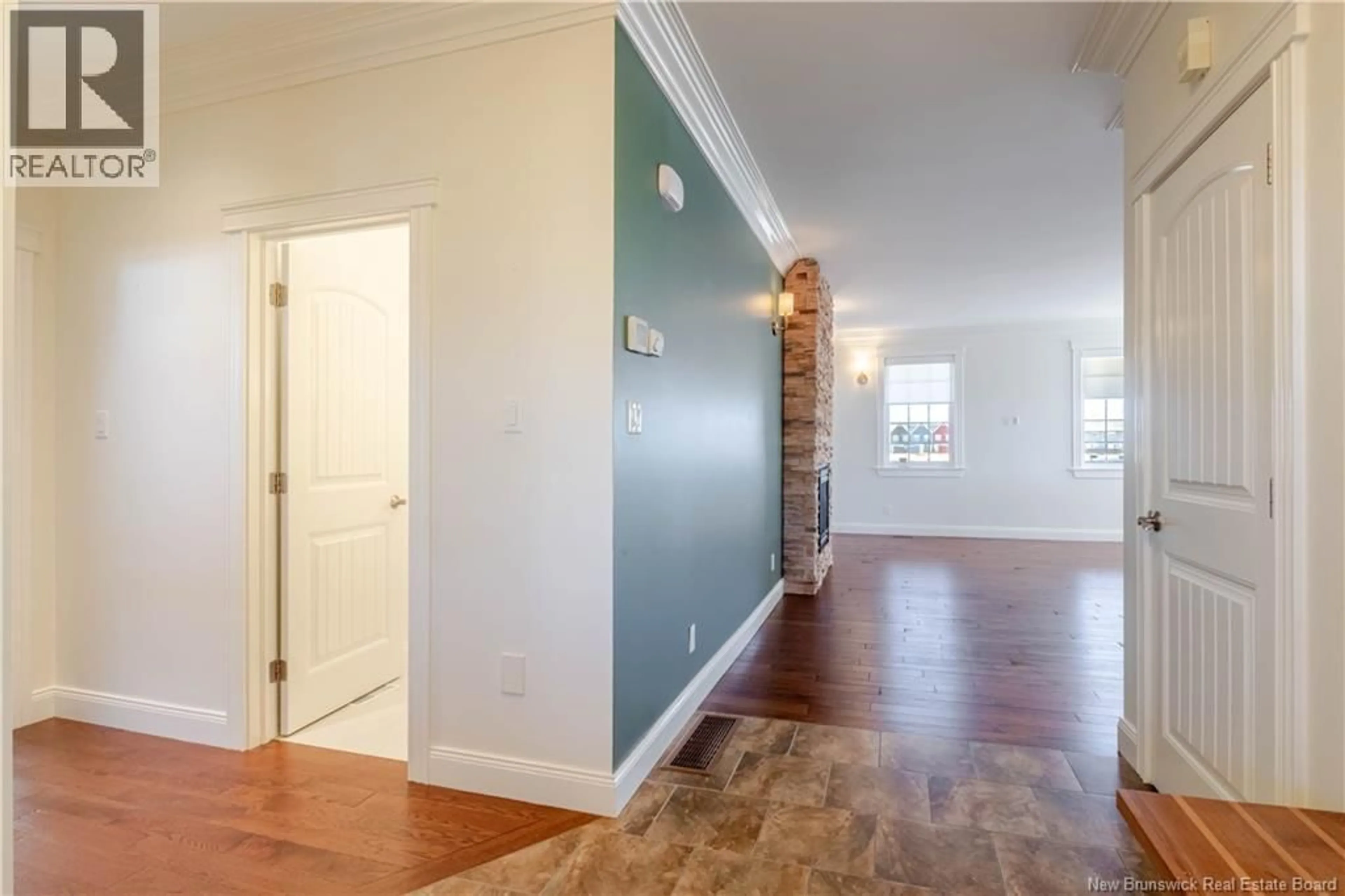 Indoor entryway for 686 HILLCREST DRIVE, Fredericton New Brunswick E3A5L9