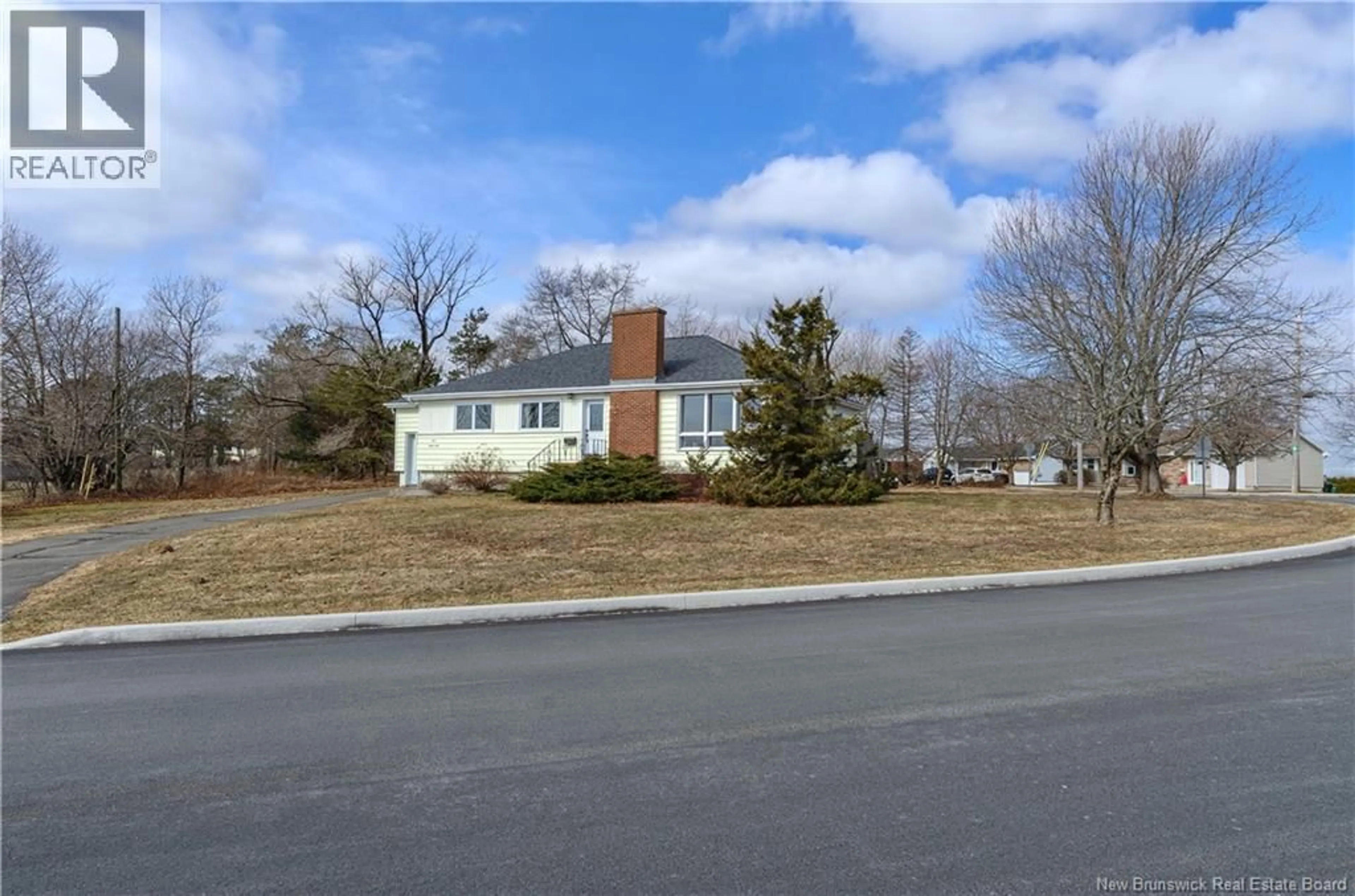 A pic from outside/outdoor area/front of a property/back of a property/a pic from drone, street for 461 RIDGE ROW ROW, Saint John New Brunswick E2M4A3