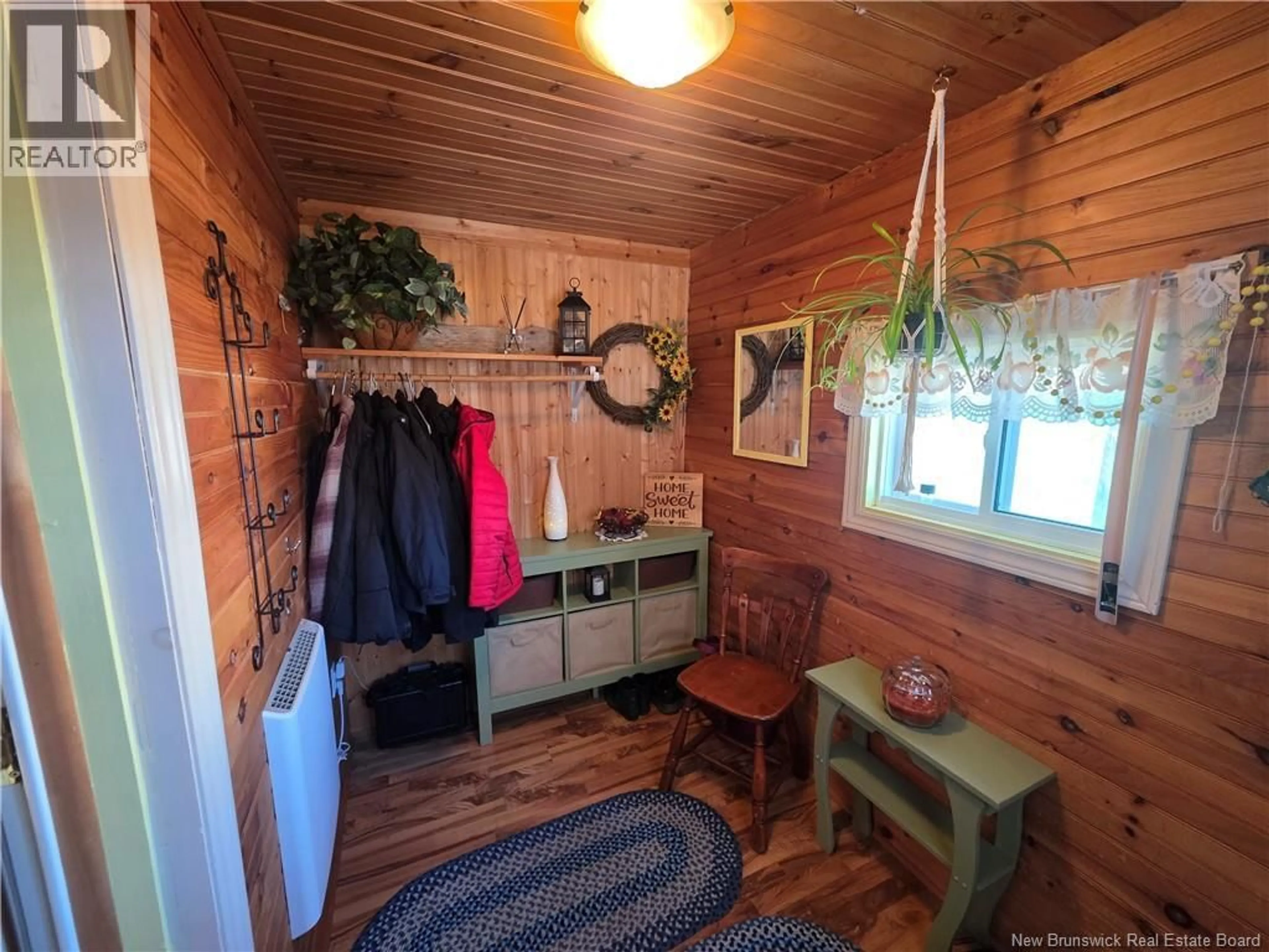 Indoor entryway for 10105 ROUTE 105, Beechwood New Brunswick E7J2A5