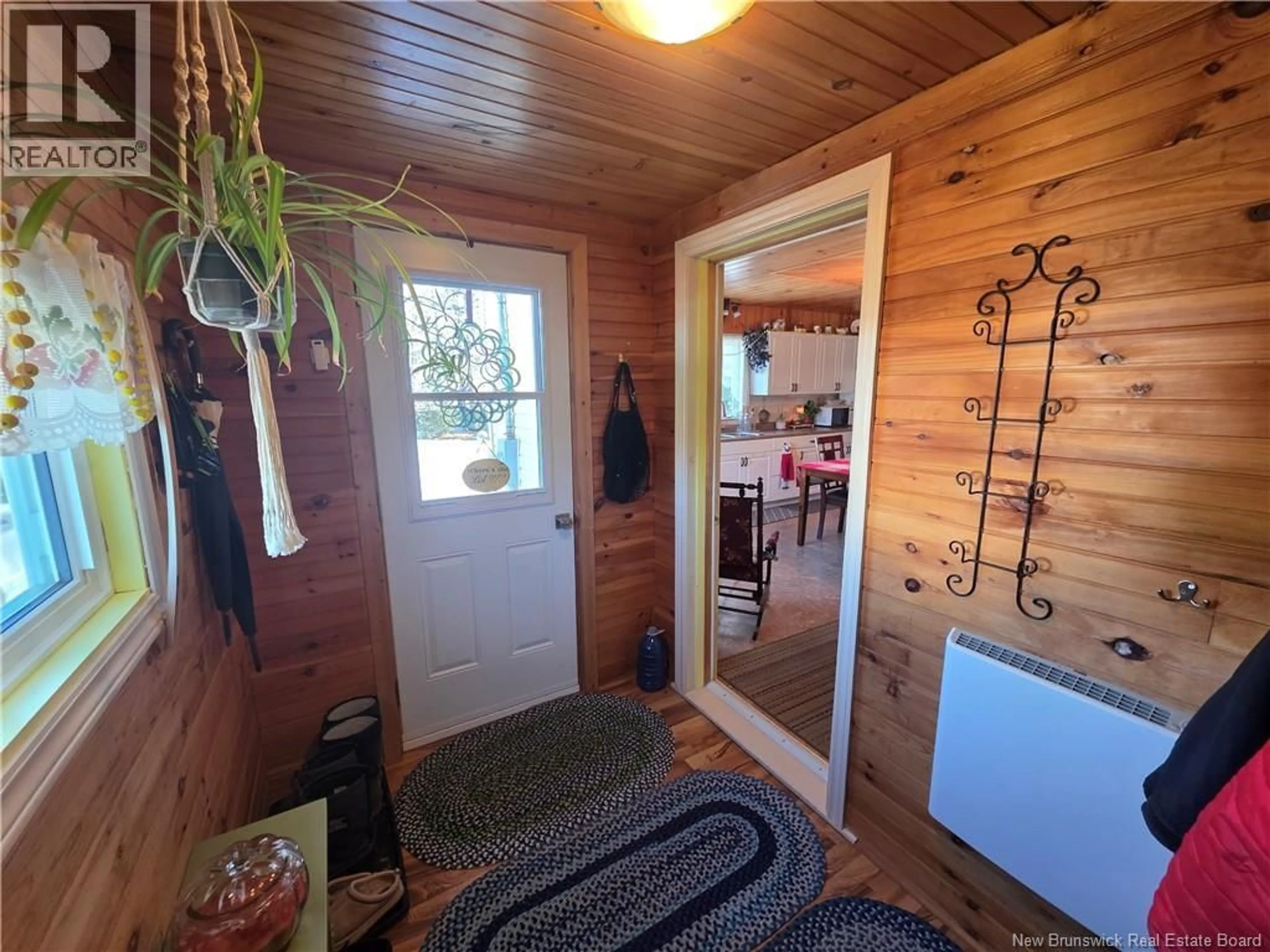 Indoor entryway for 10105 ROUTE 105, Beechwood New Brunswick E7J2A5
