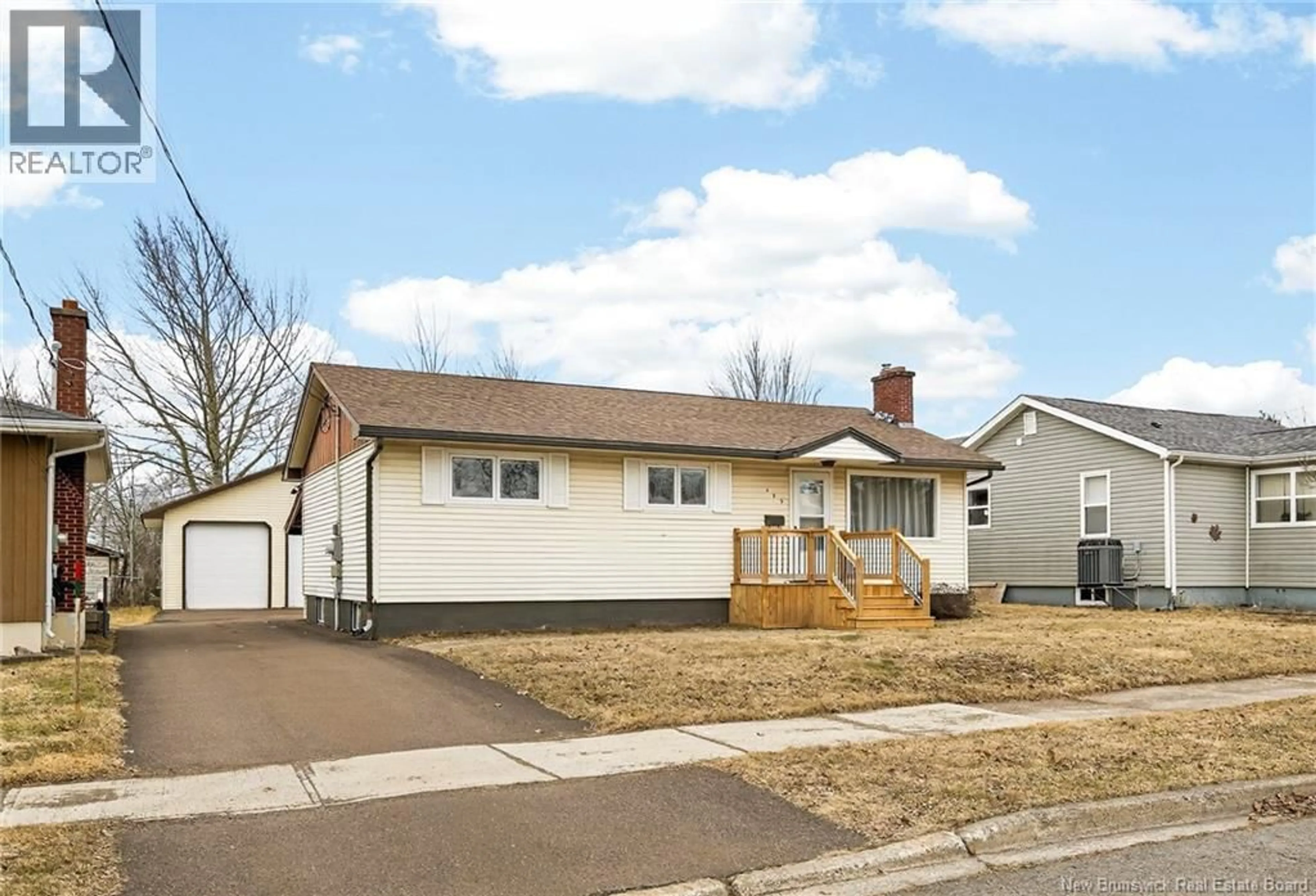 Home with vinyl exterior material, street for 175 SECOND AVENUE, Moncton New Brunswick E1C7Y5