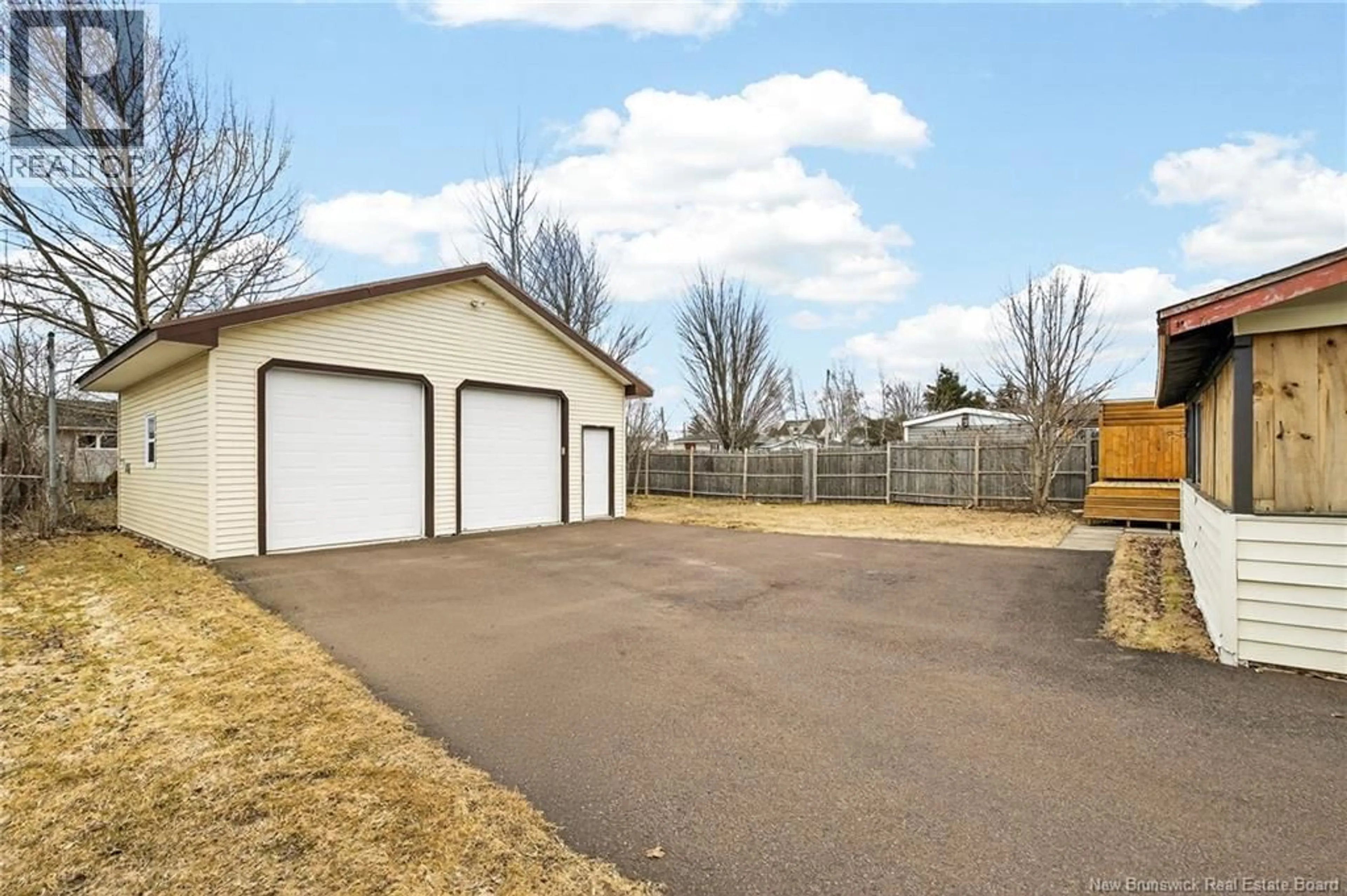 Indoor garage for 175 SECOND AVENUE, Moncton New Brunswick E1C7Y5