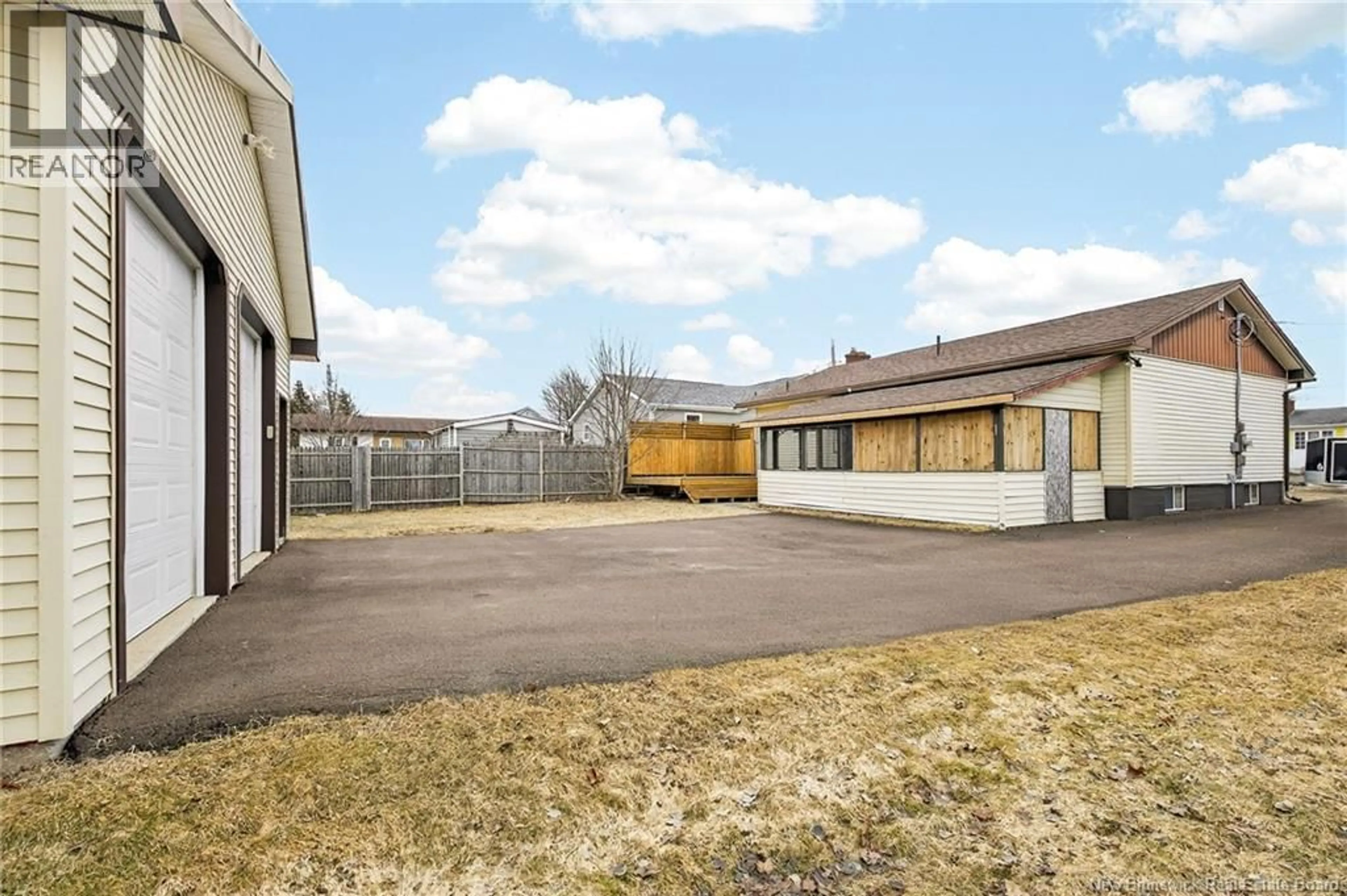 Patio, building for 175 SECOND AVENUE, Moncton New Brunswick E1C7Y5