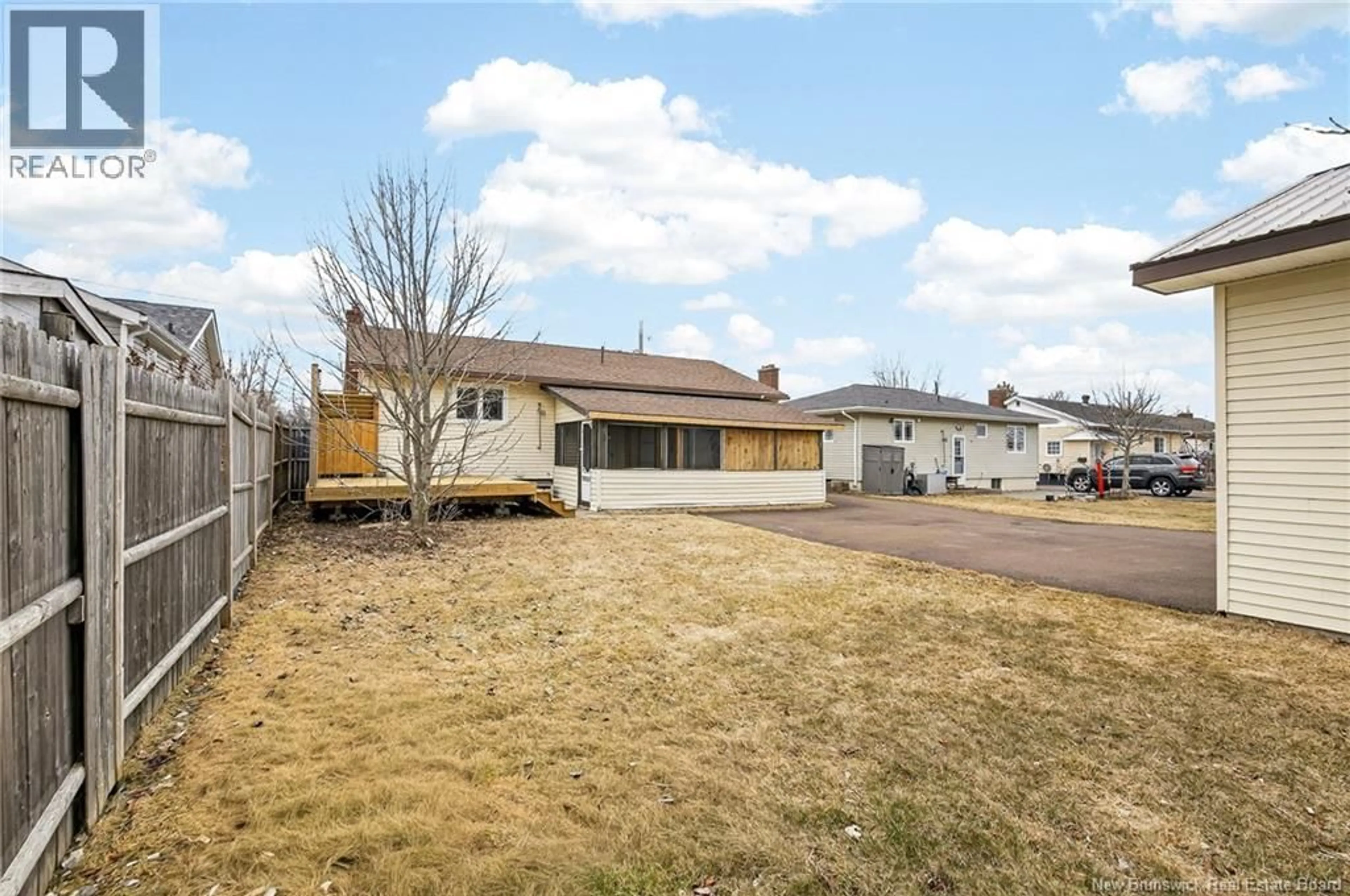 A pic from outside/outdoor area/front of a property/back of a property/a pic from drone, street for 175 SECOND AVENUE, Moncton New Brunswick E1C7Y5