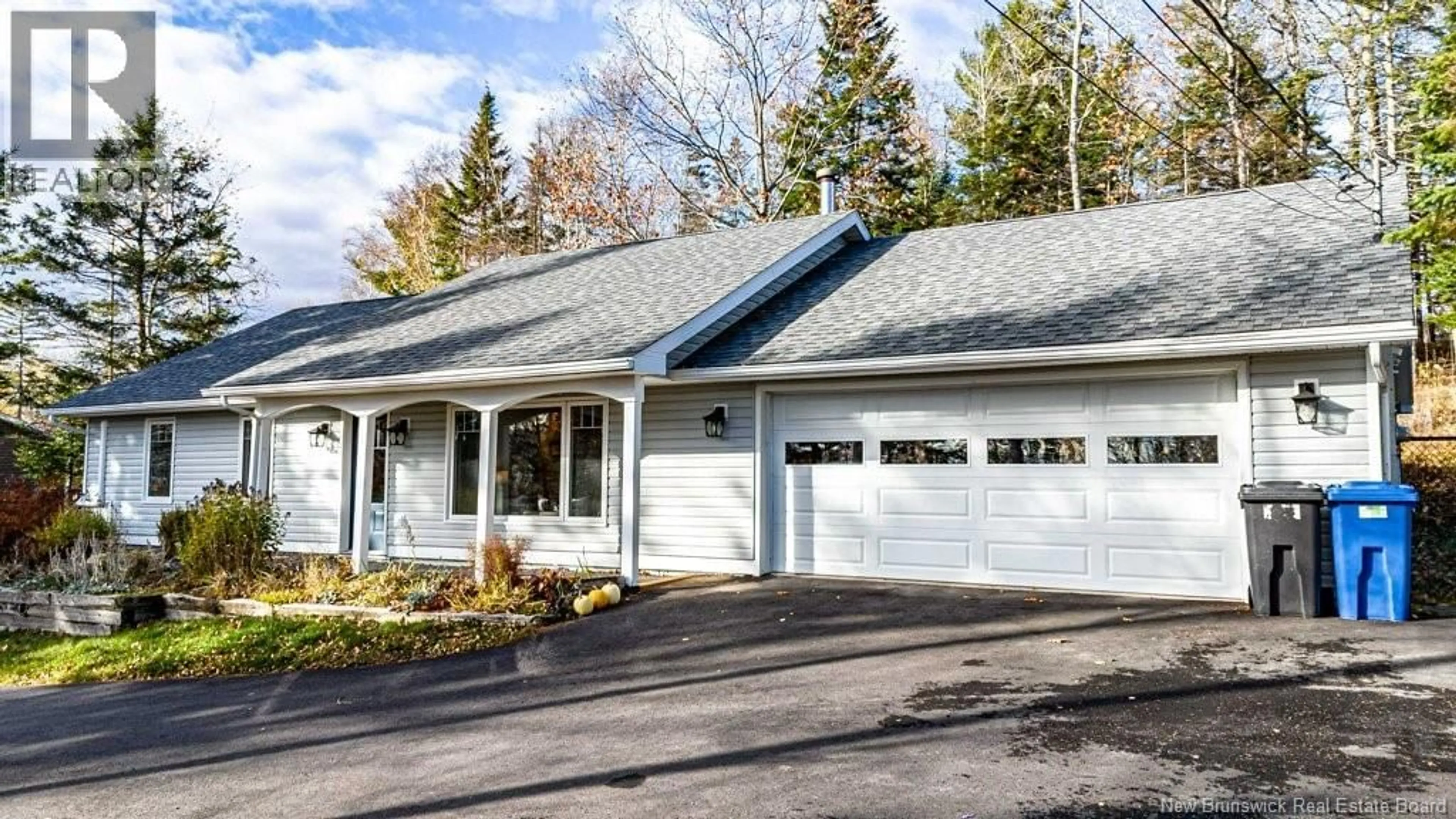 Home with vinyl exterior material, street for 18 HILLSLEIGH COURT, Douglas New Brunswick E3G7Y9