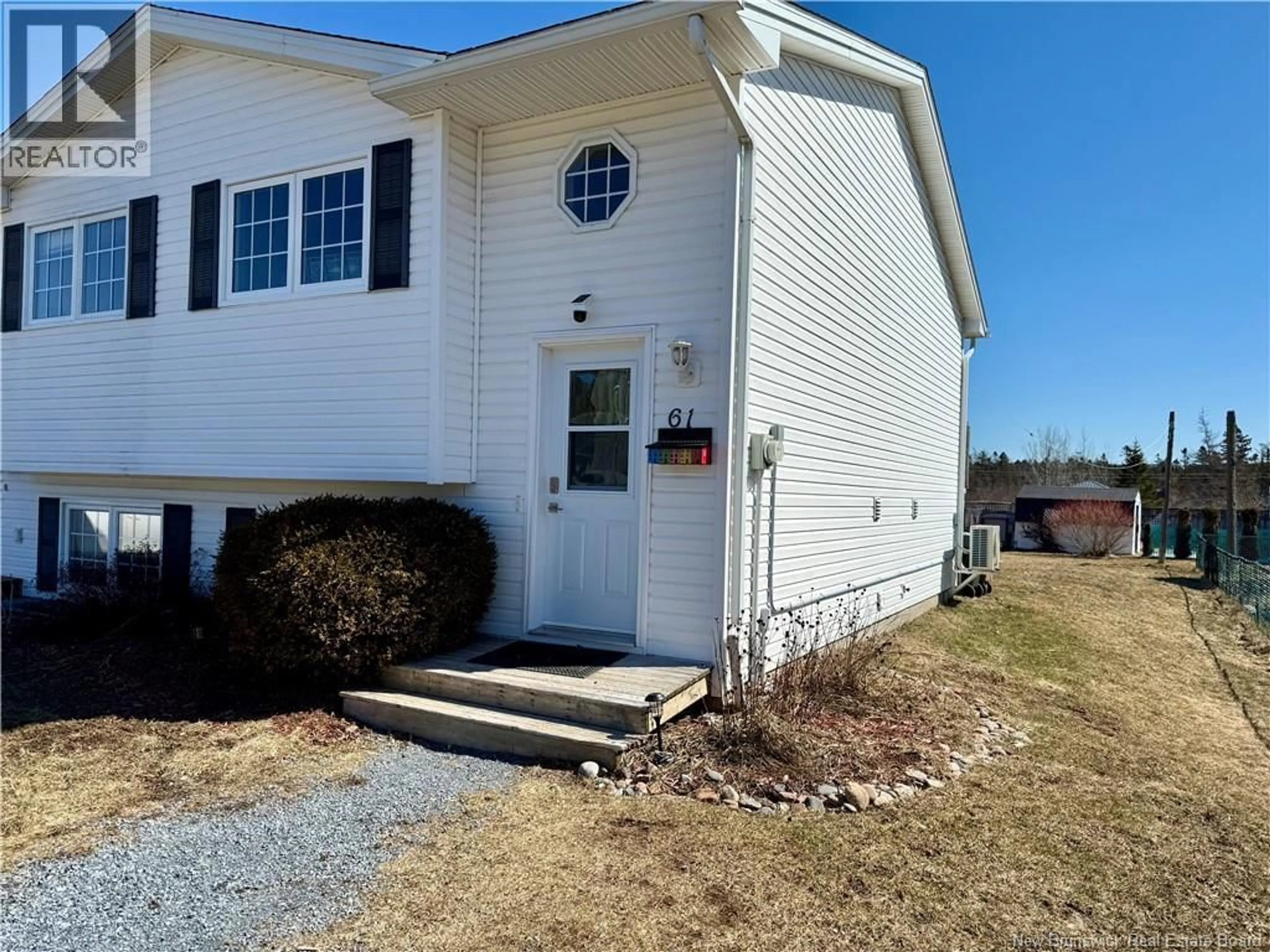 Home with vinyl exterior material, unknown for 61 DOWNSVIEW DRIVE, Saint John New Brunswick E2M7X4