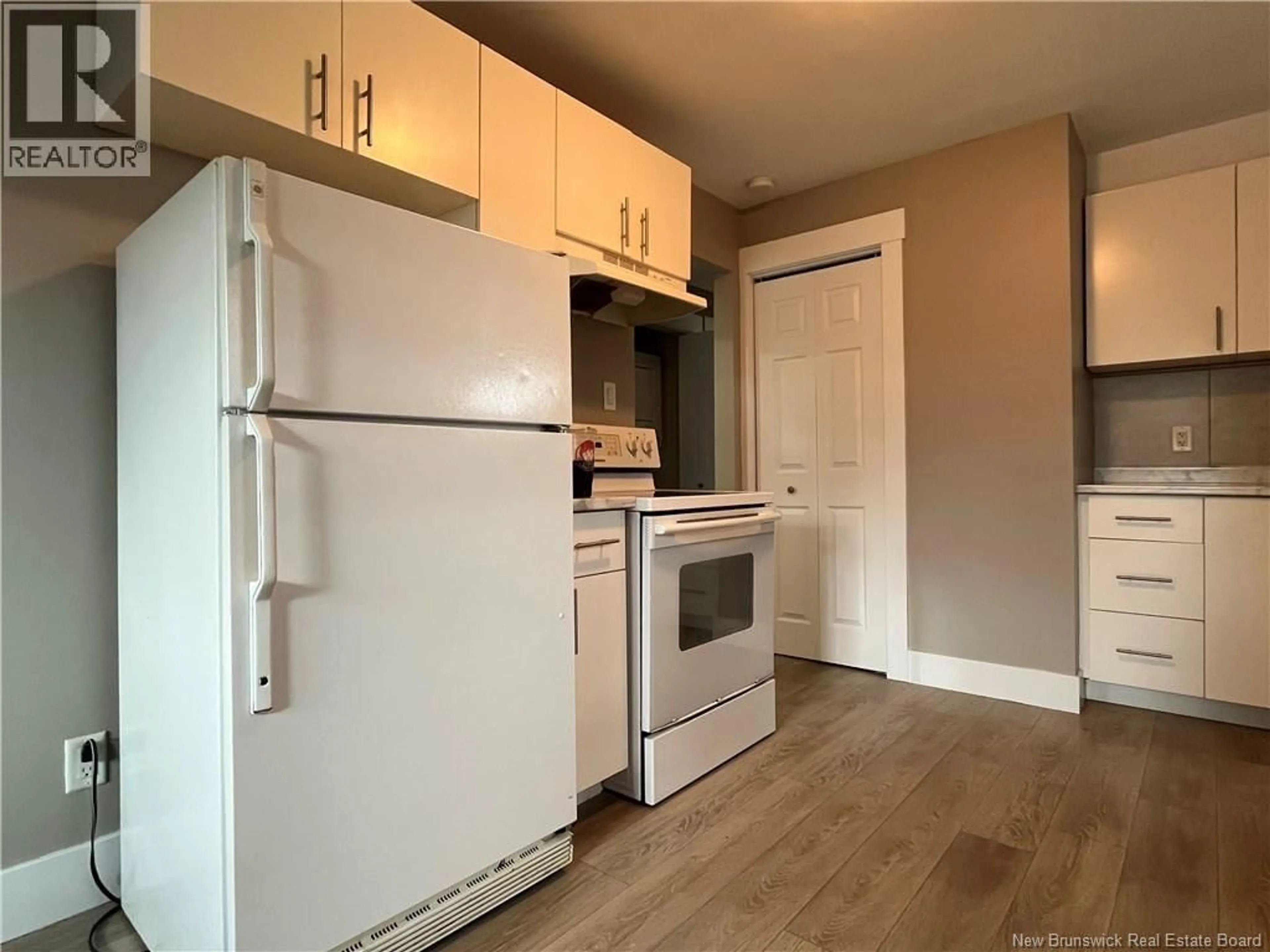 Standard kitchen, wood/laminate floor for 110-112 HIGHLANDVIEW ROAD, Moncton New Brunswick E1A2K8