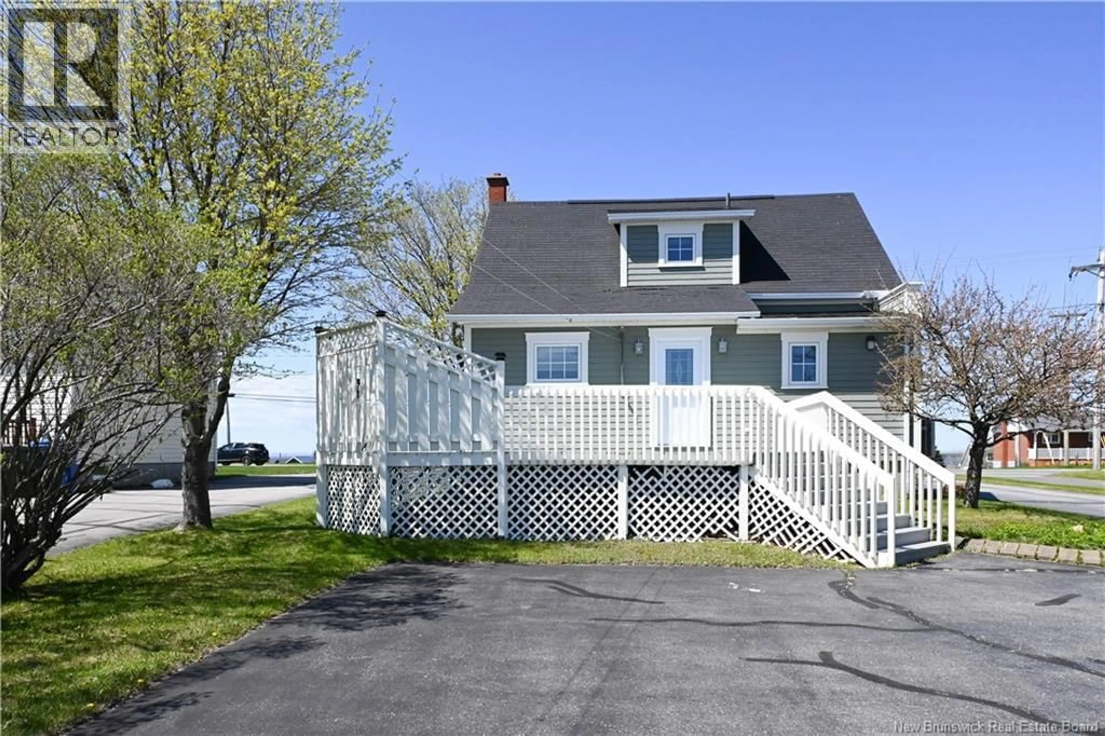 Home with vinyl exterior material, water/lake/river/ocean view for 336 SAINT-PIERRE BOULEVARD, Caraquet New Brunswick E1W1B4