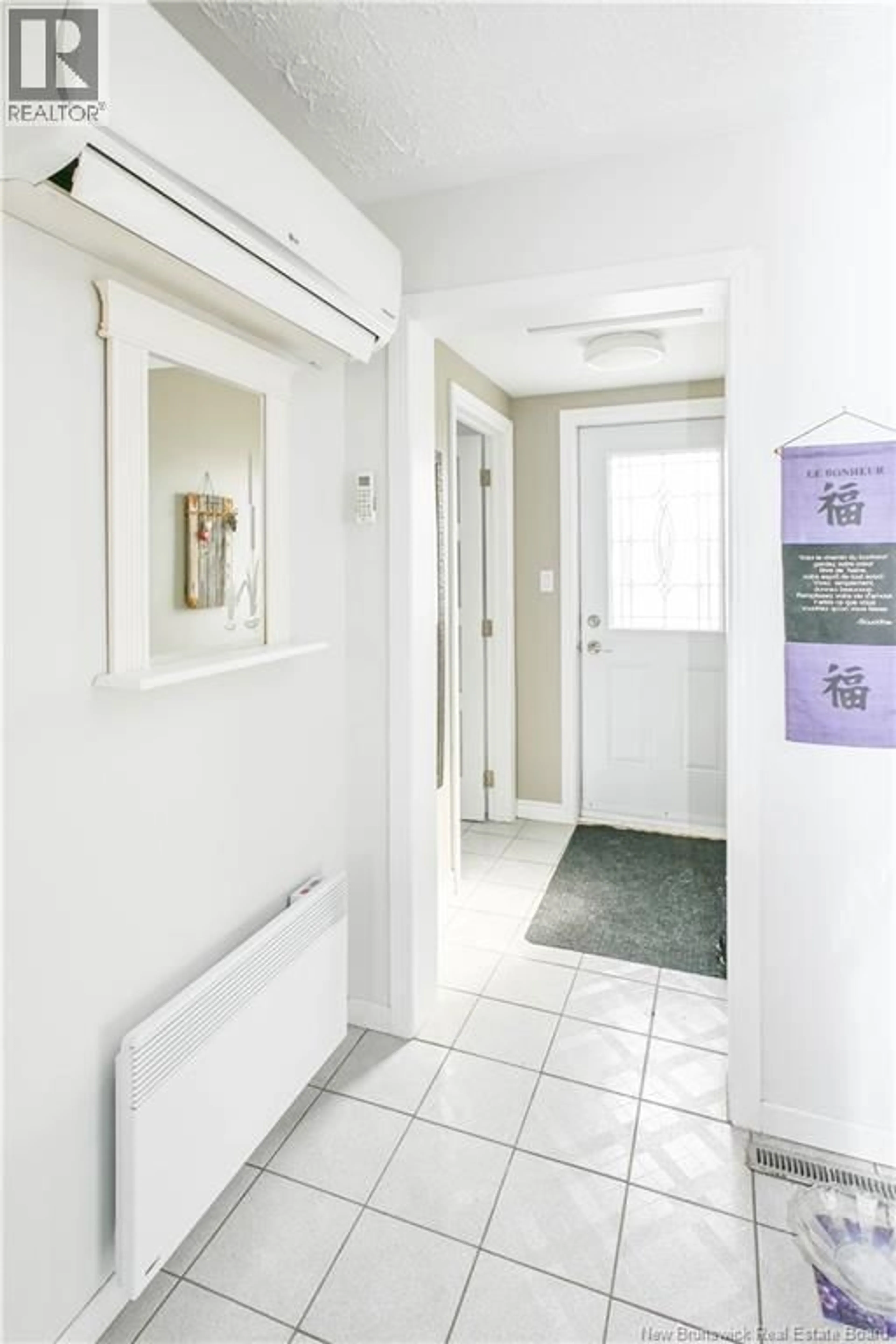 Indoor foyer for 336 SAINT-PIERRE BOULEVARD, Caraquet New Brunswick E1W1B4