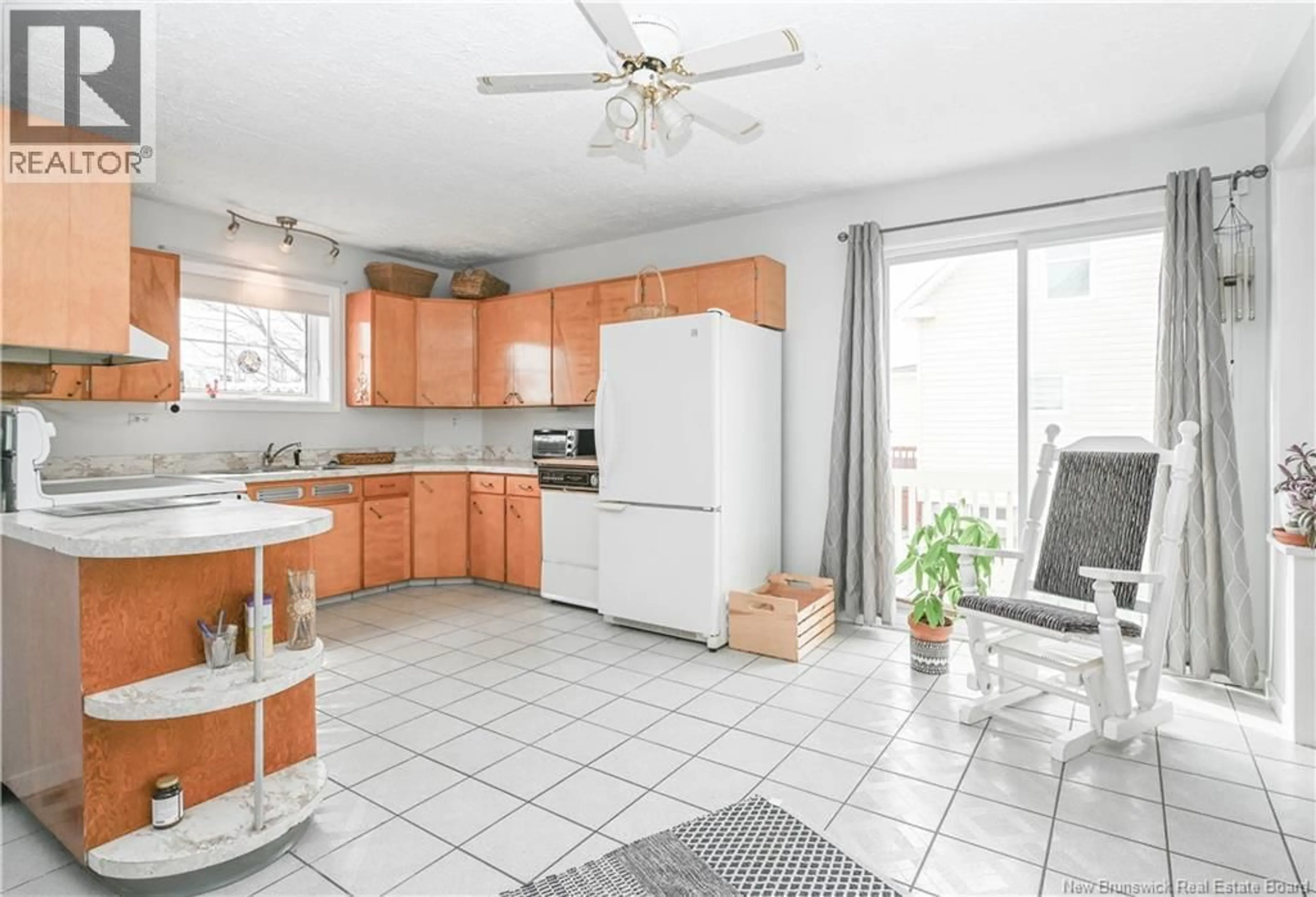 Open concept kitchen, ceramic/tile floor for 336 SAINT-PIERRE BOULEVARD, Caraquet New Brunswick E1W1B4