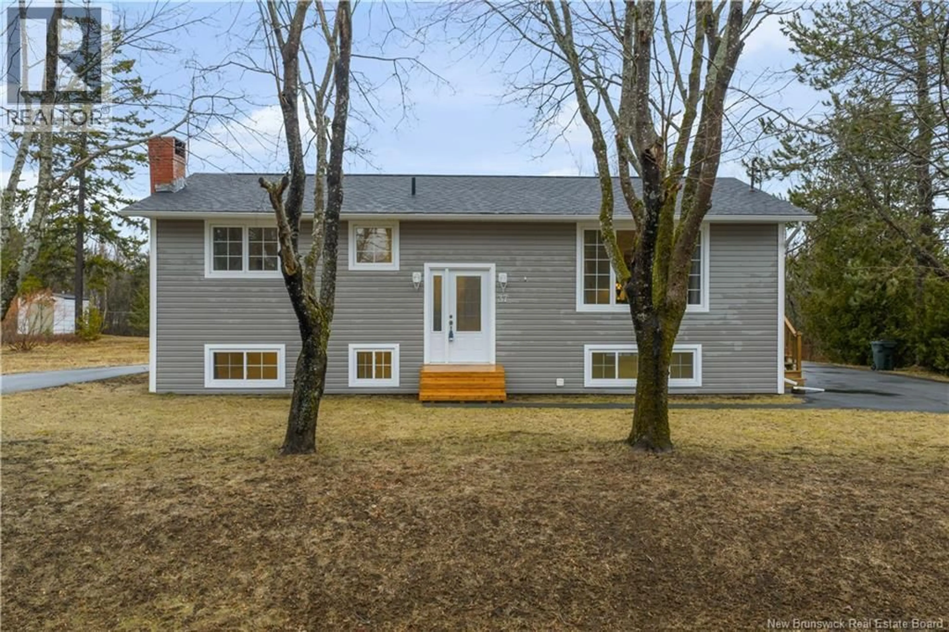 Home with vinyl exterior material, street for 37 MILLICAN DRIVE, Quispamsis New Brunswick E2E4V4