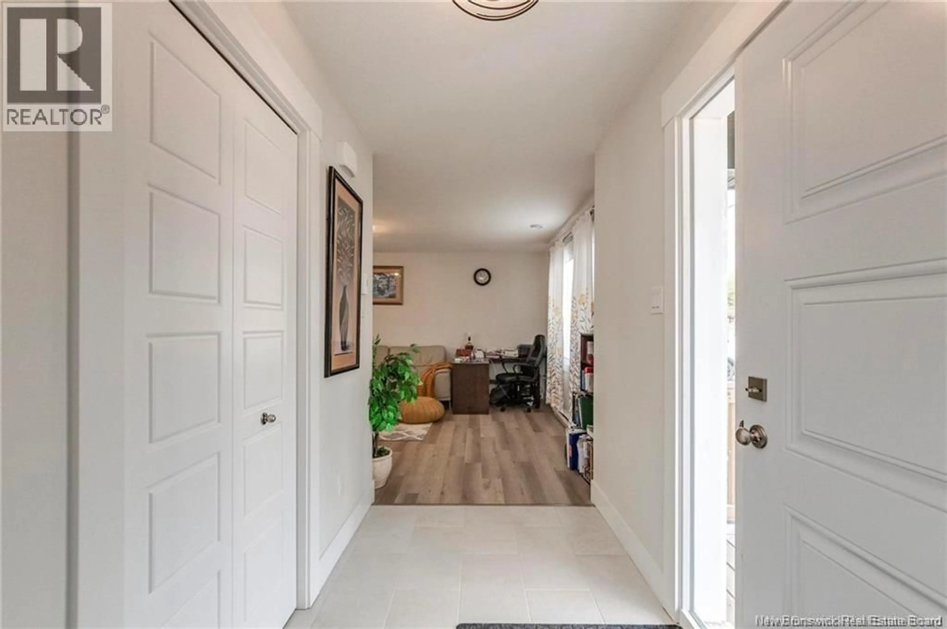 Indoor entryway for 245 LORETTE, Dieppe New Brunswick E1A8M4