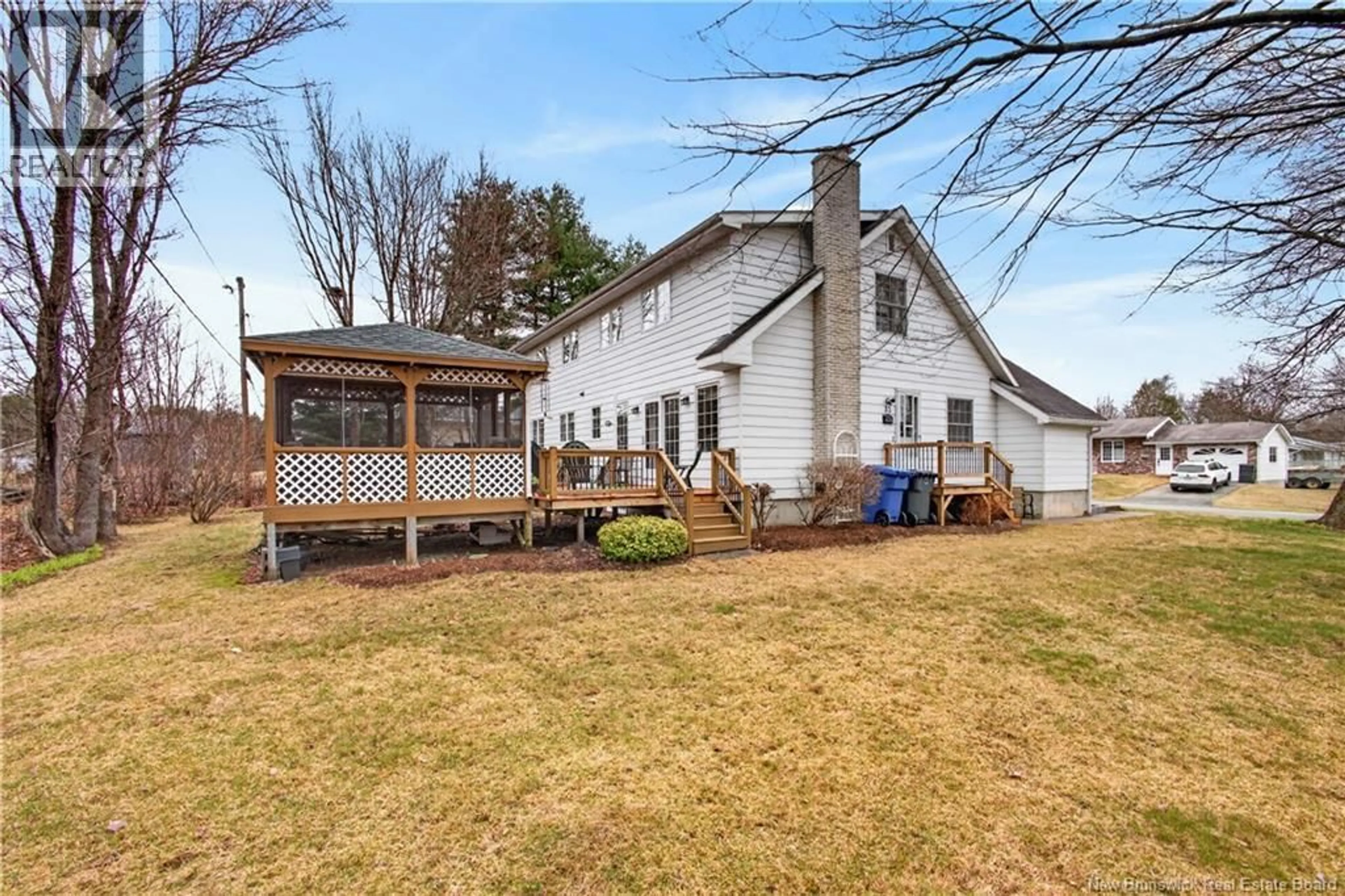 A pic from outside/outdoor area/front of a property/back of a property/a pic from drone, street for 33 WINSLOW STREET, Miramichi New Brunswick E1N2Y2