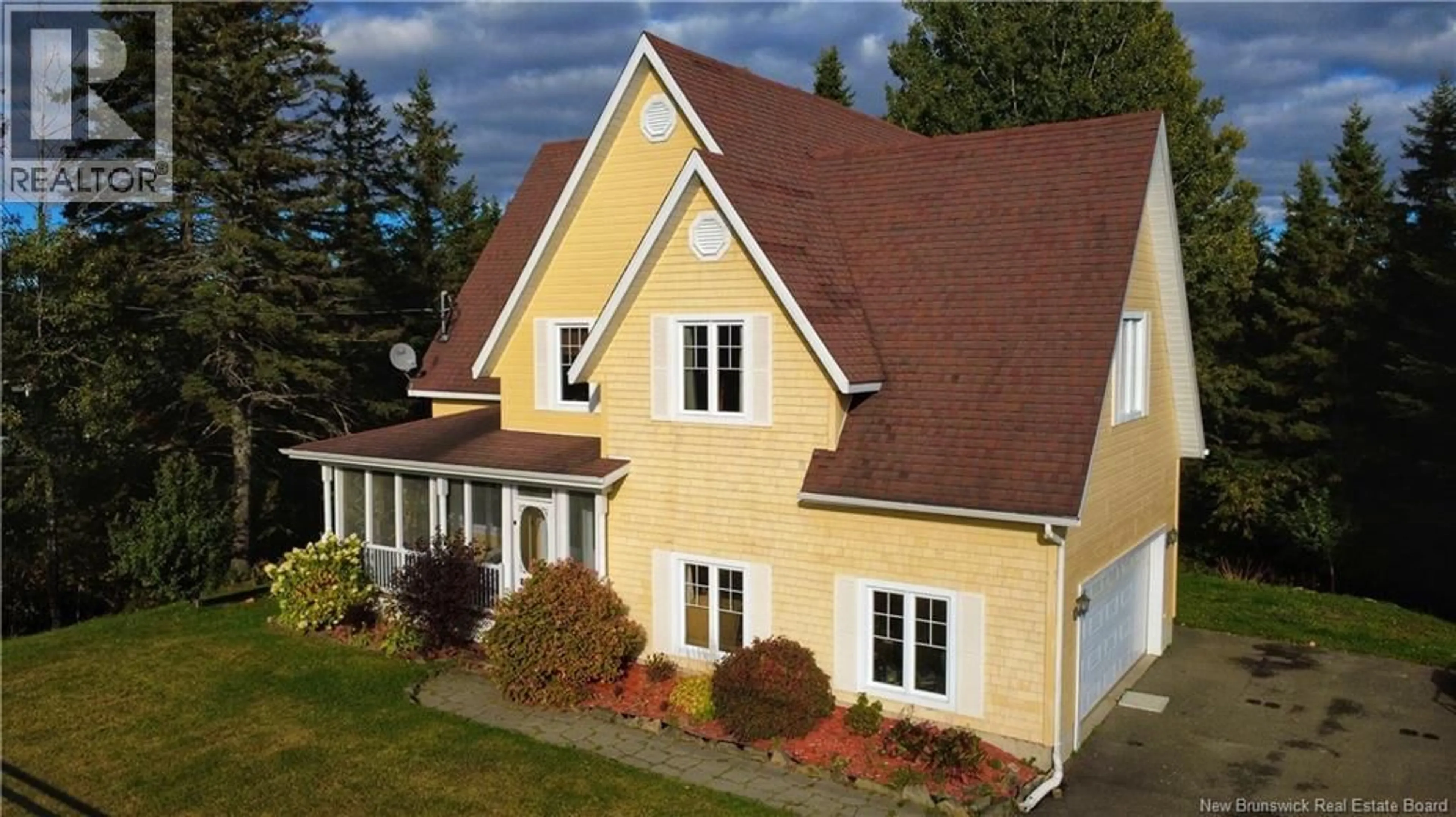 Home with vinyl exterior material, building for 6 RUE DES MERLES, Kedgwick New Brunswick E8B2C7