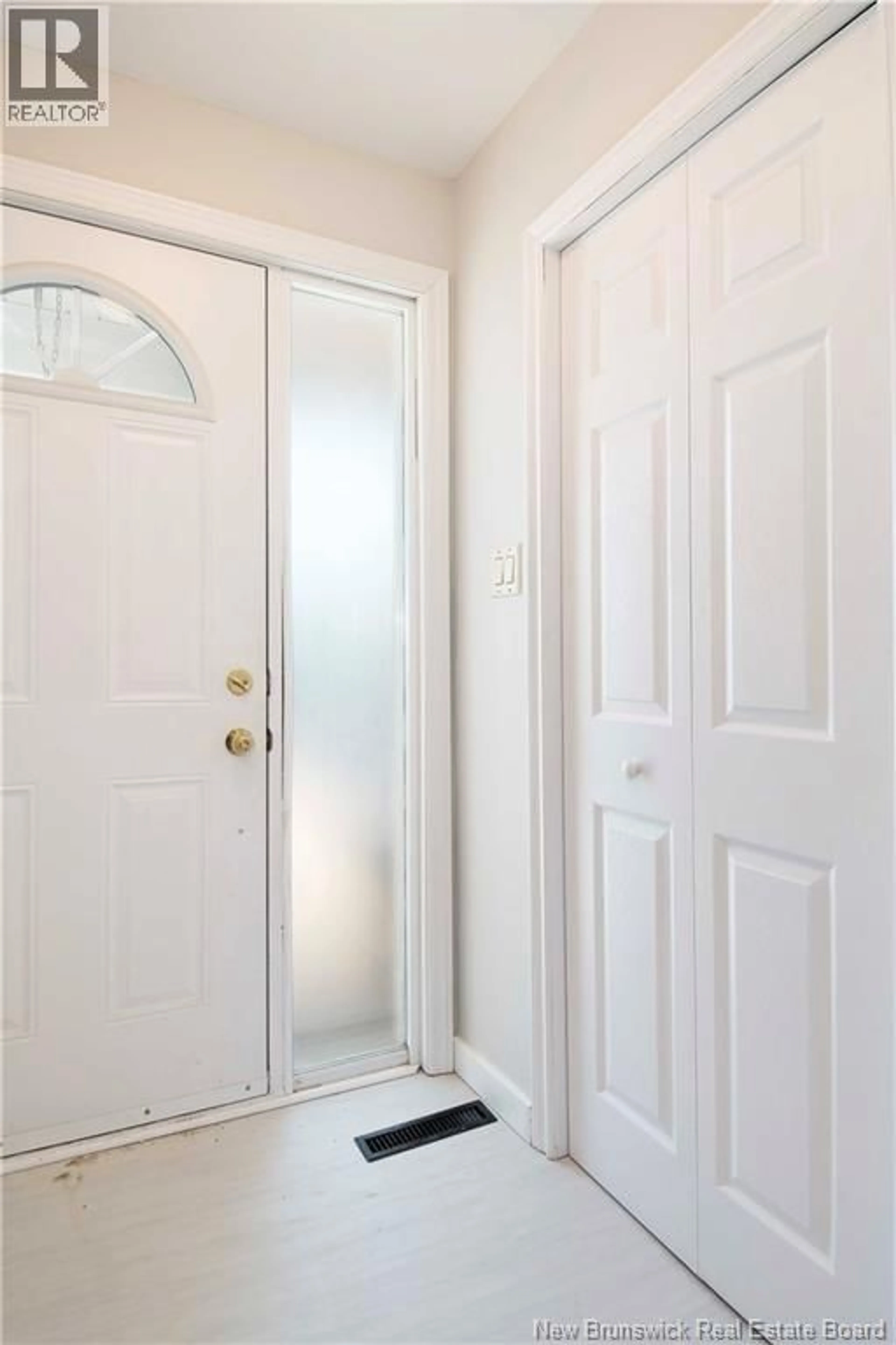 Indoor entryway for 256 WEST LANE, Moncton New Brunswick E1C6V4