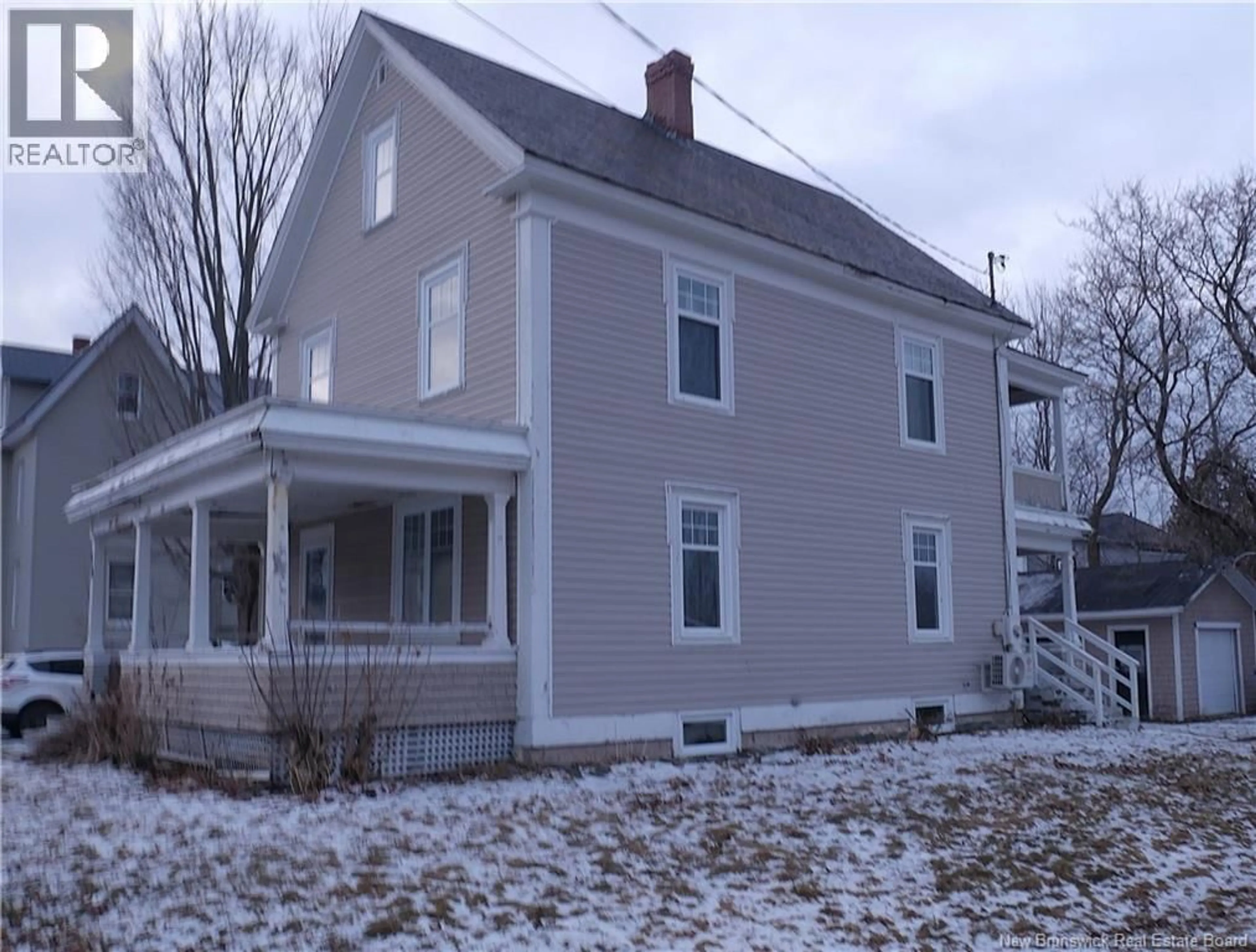 Home with vinyl exterior material, building for 118 VICTORIA ST, Woodstock New Brunswick E7M3A5