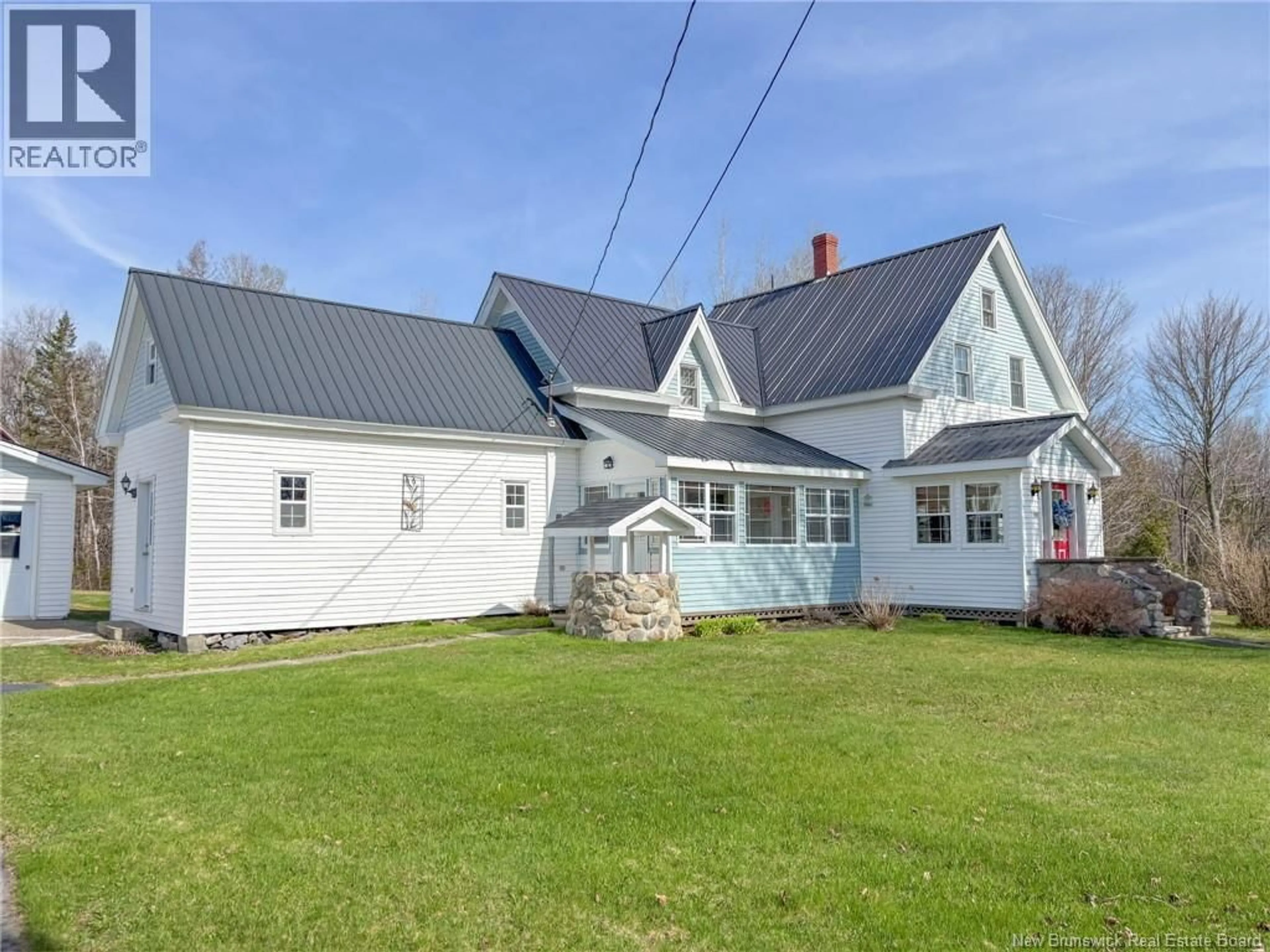 Home with vinyl exterior material, building for 146 MAIN STREET, Canterbury New Brunswick E6H1L9