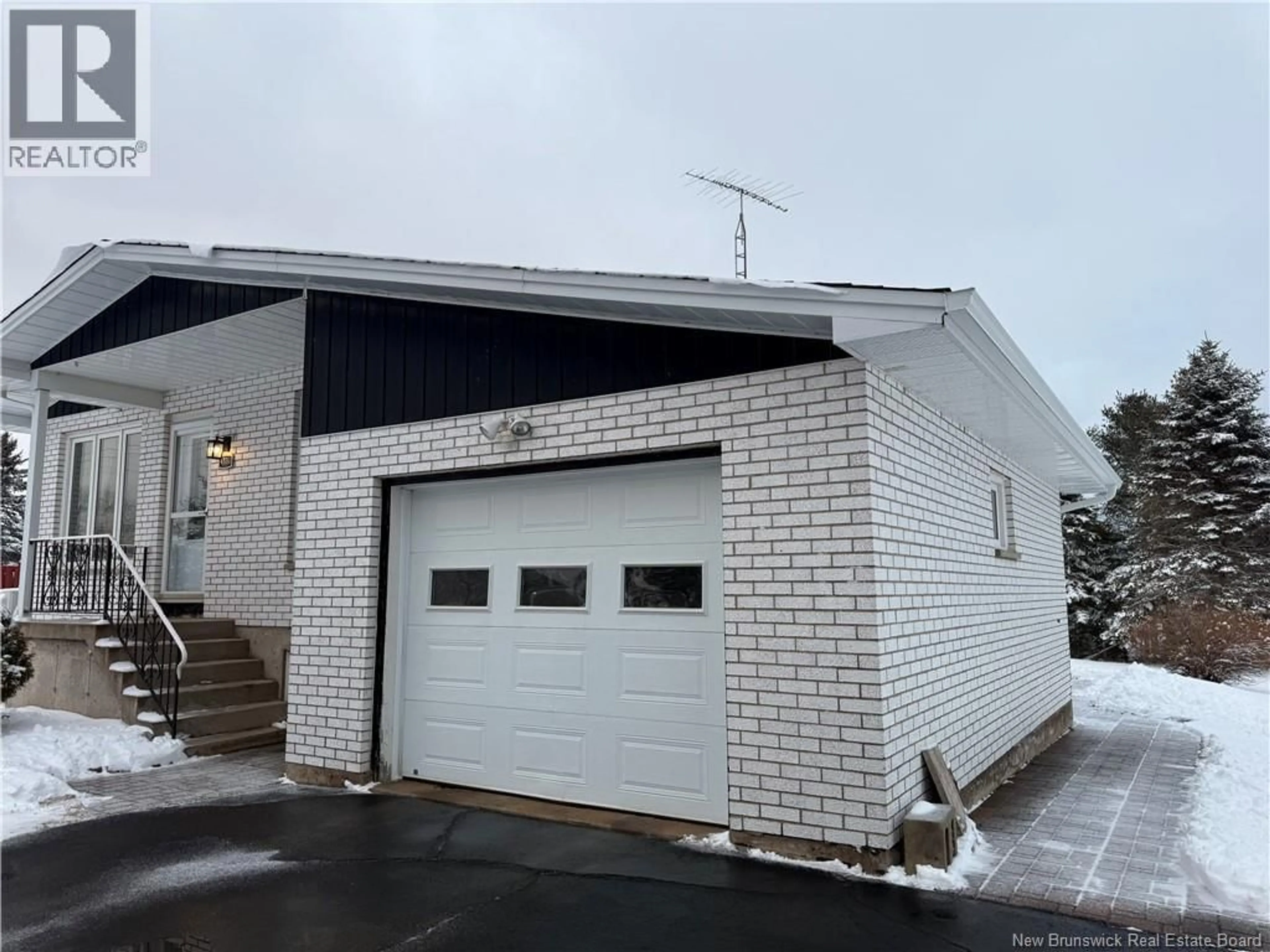 Indoor garage for 4330 RUE BEAUREGARD, Tracadie New Brunswick E1X1C4