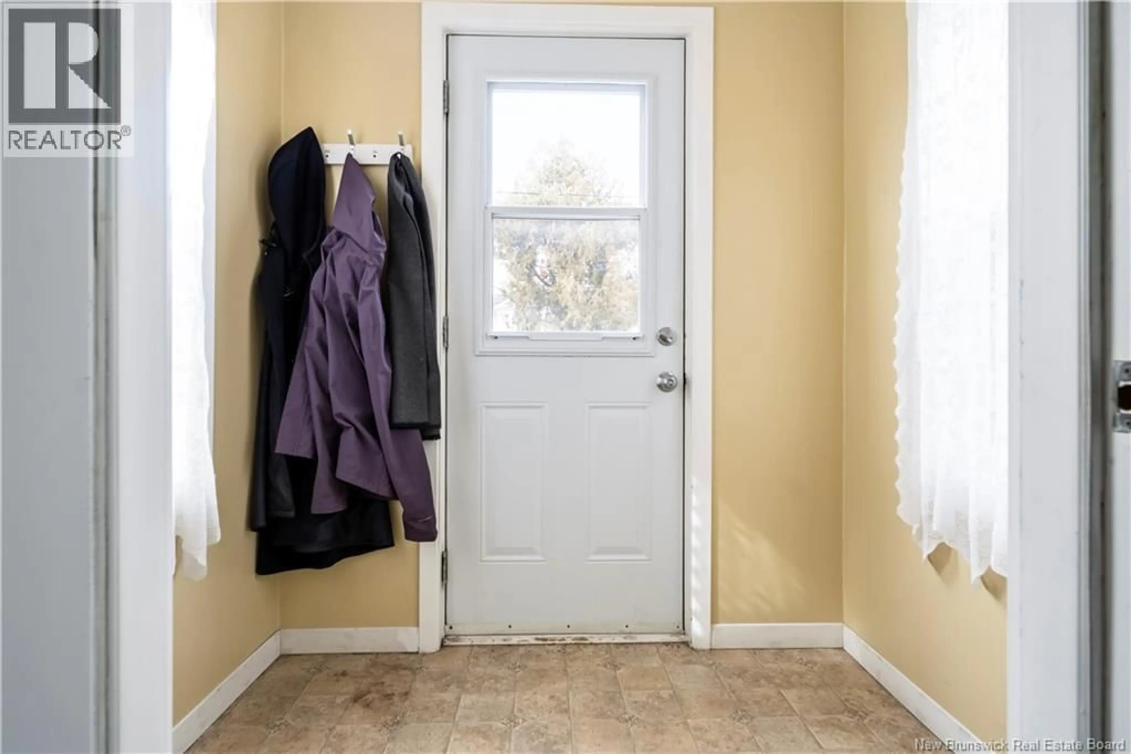 Indoor entryway for 163 NORTH STREET, Moncton New Brunswick E1C5X9