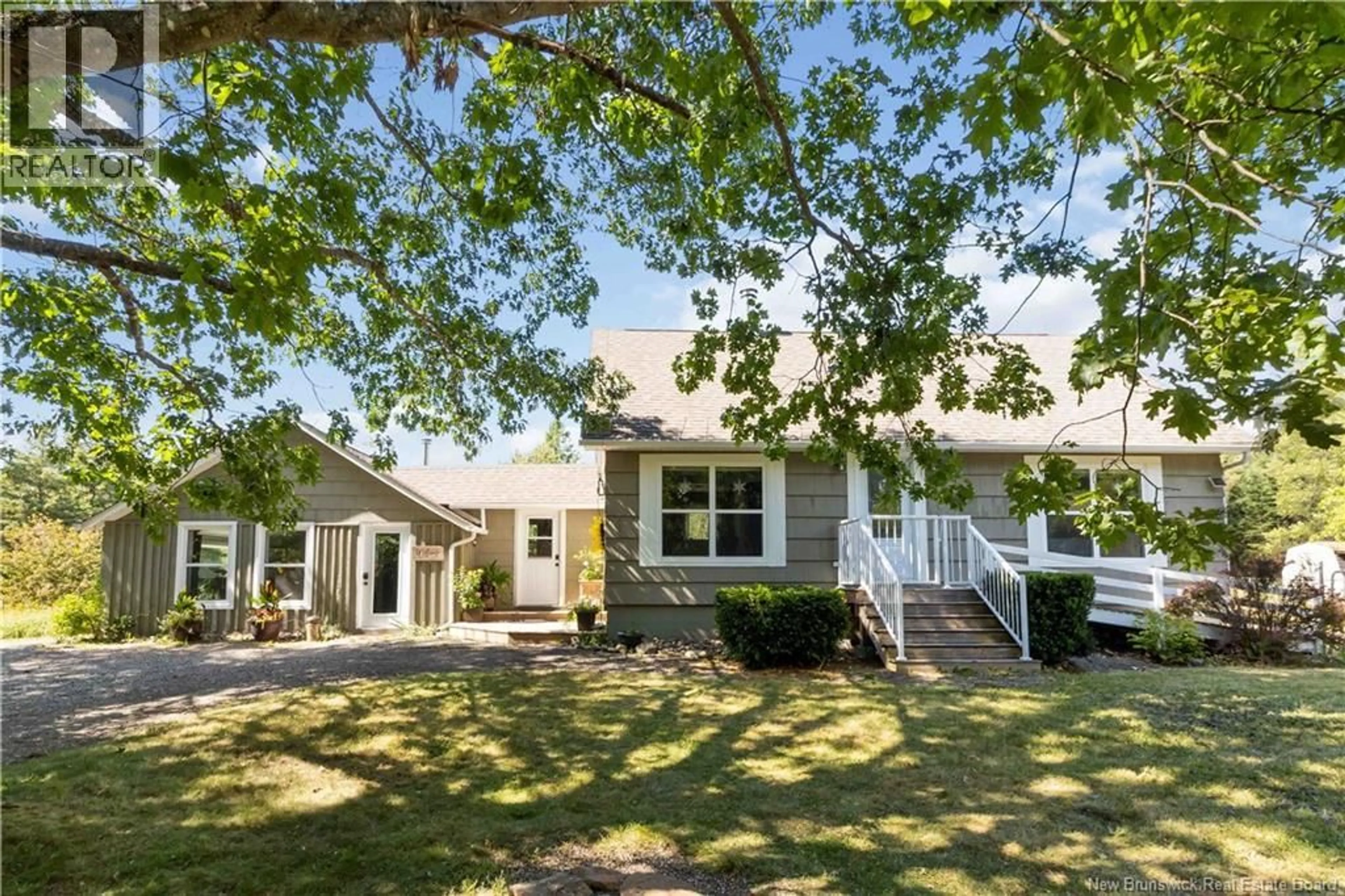 Home with vinyl exterior material, street for 4365 ROUTE 106, Petitcodiac New Brunswick E4Z3K2