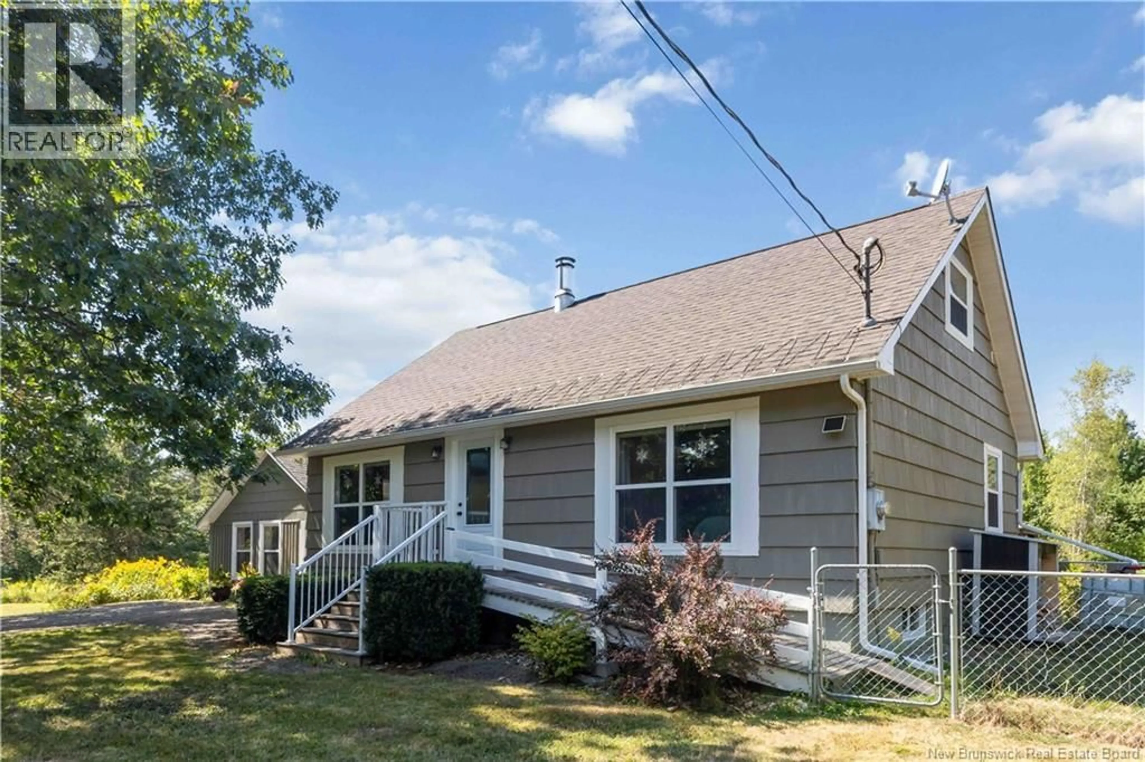 Home with vinyl exterior material, street for 4365 ROUTE 106, Petitcodiac New Brunswick E4Z3K2