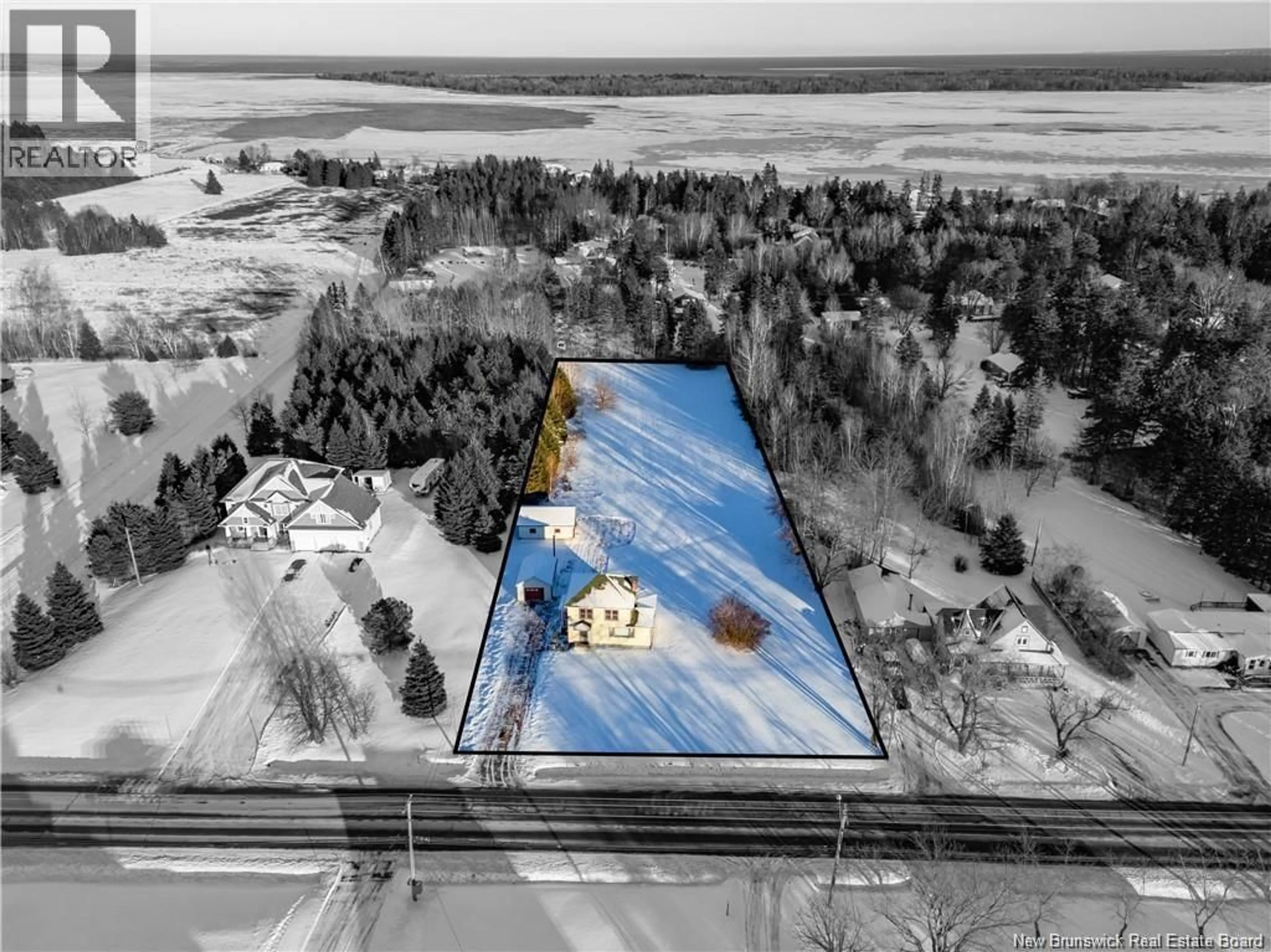 A pic from outside/outdoor area/front of a property/back of a property/a pic from drone, water/lake/river/ocean view for 3738 ROUTE 134, Shediac Bridge New Brunswick E4R1T1