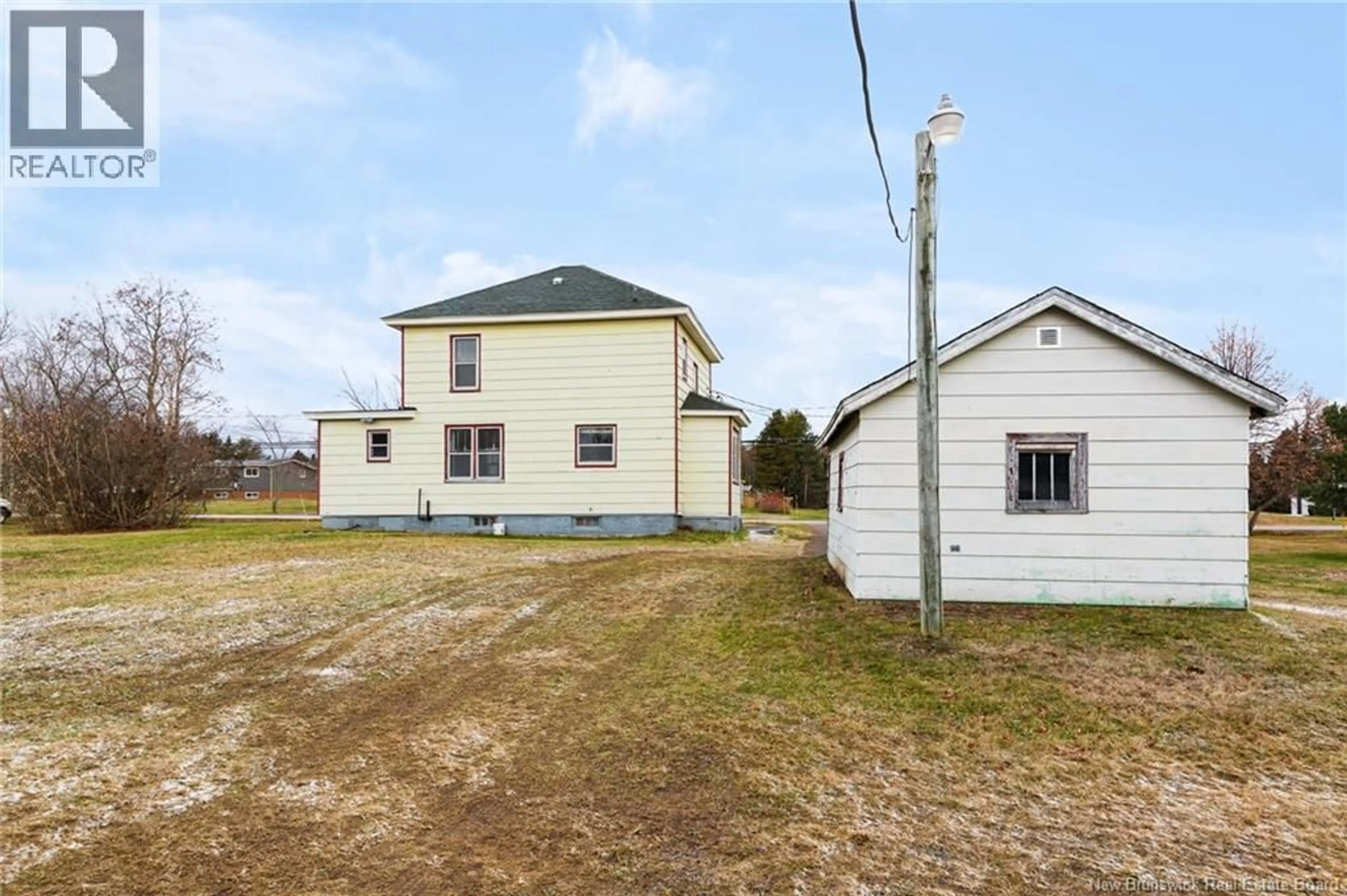 A pic from outside/outdoor area/front of a property/back of a property/a pic from drone, building for 3738 ROUTE 134, Shediac Bridge New Brunswick E4R1T1