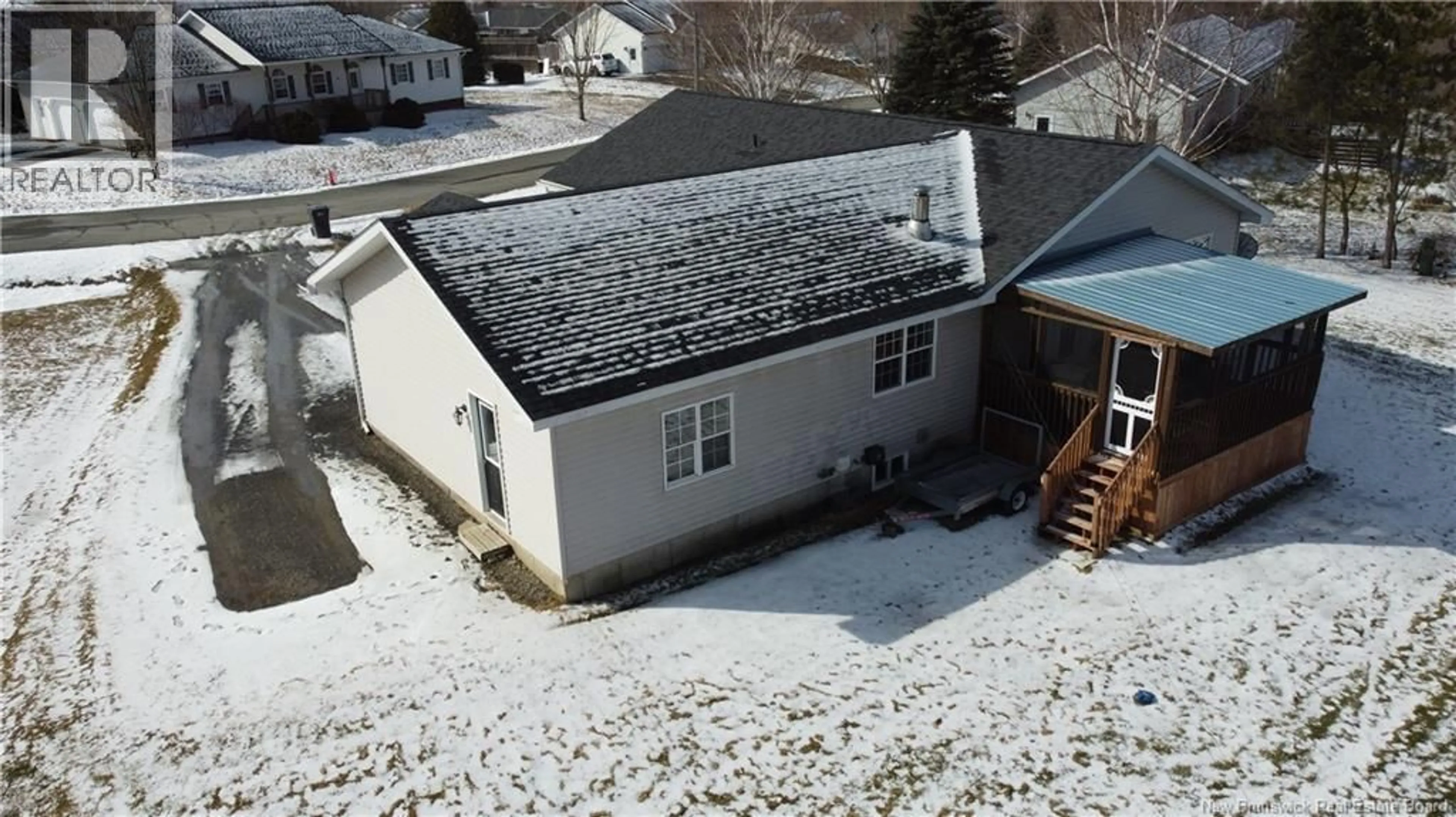 A pic from outside/outdoor area/front of a property/back of a property/a pic from drone, building for 17 SHEPODY CRESCENT, Florenceville-Bristol New Brunswick E7L2X5