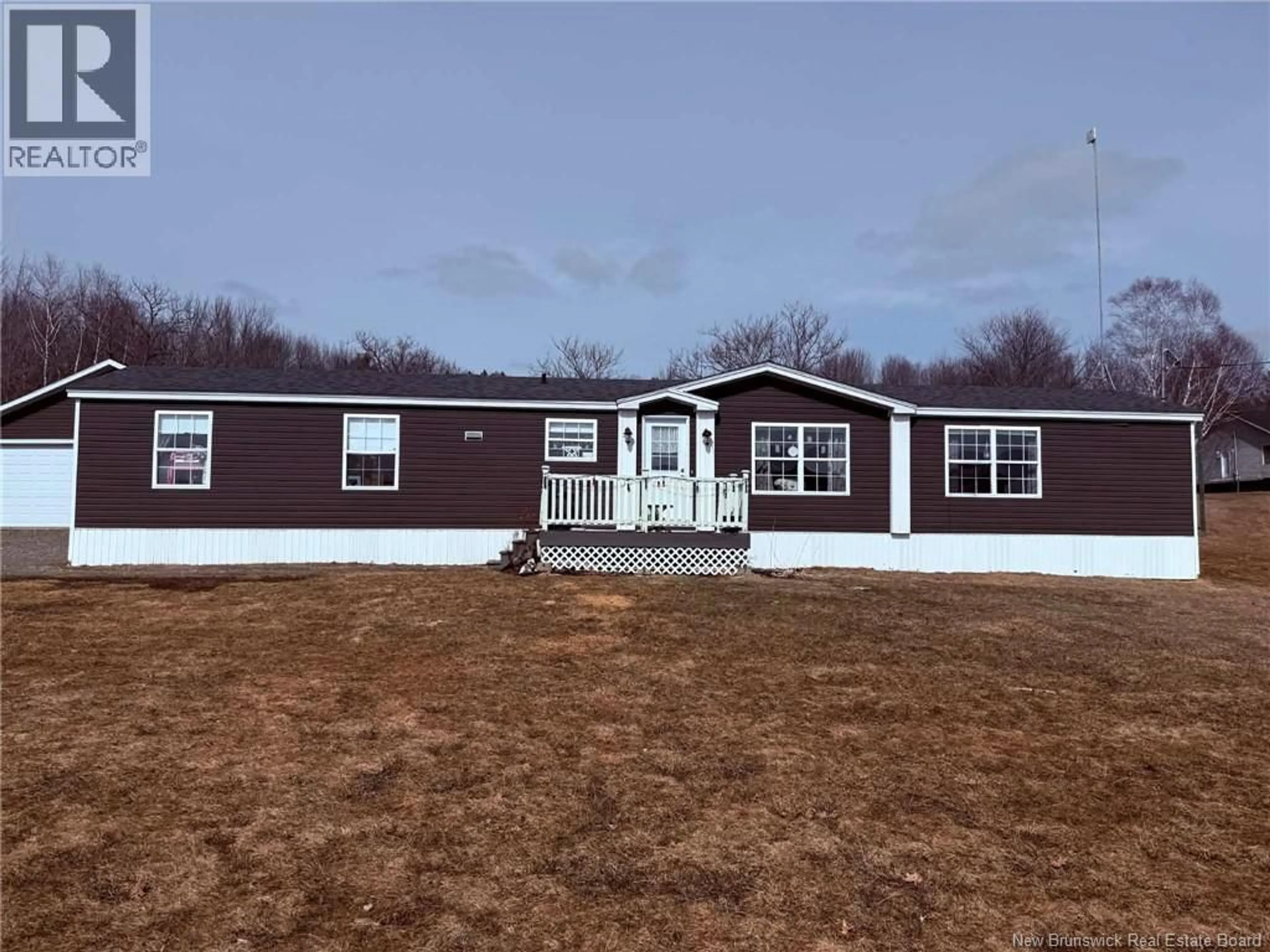 Home with vinyl exterior material, building for 2260 105 ROUTE, Southampton New Brunswick E6G1N1