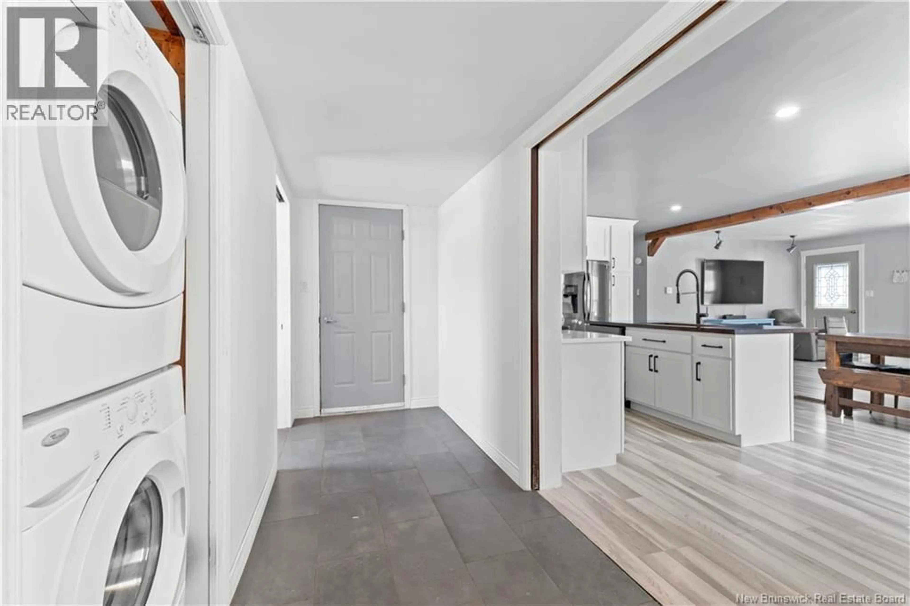 Indoor entryway for 2490 ROUTE 950, Shemogue New Brunswick E4N2S4