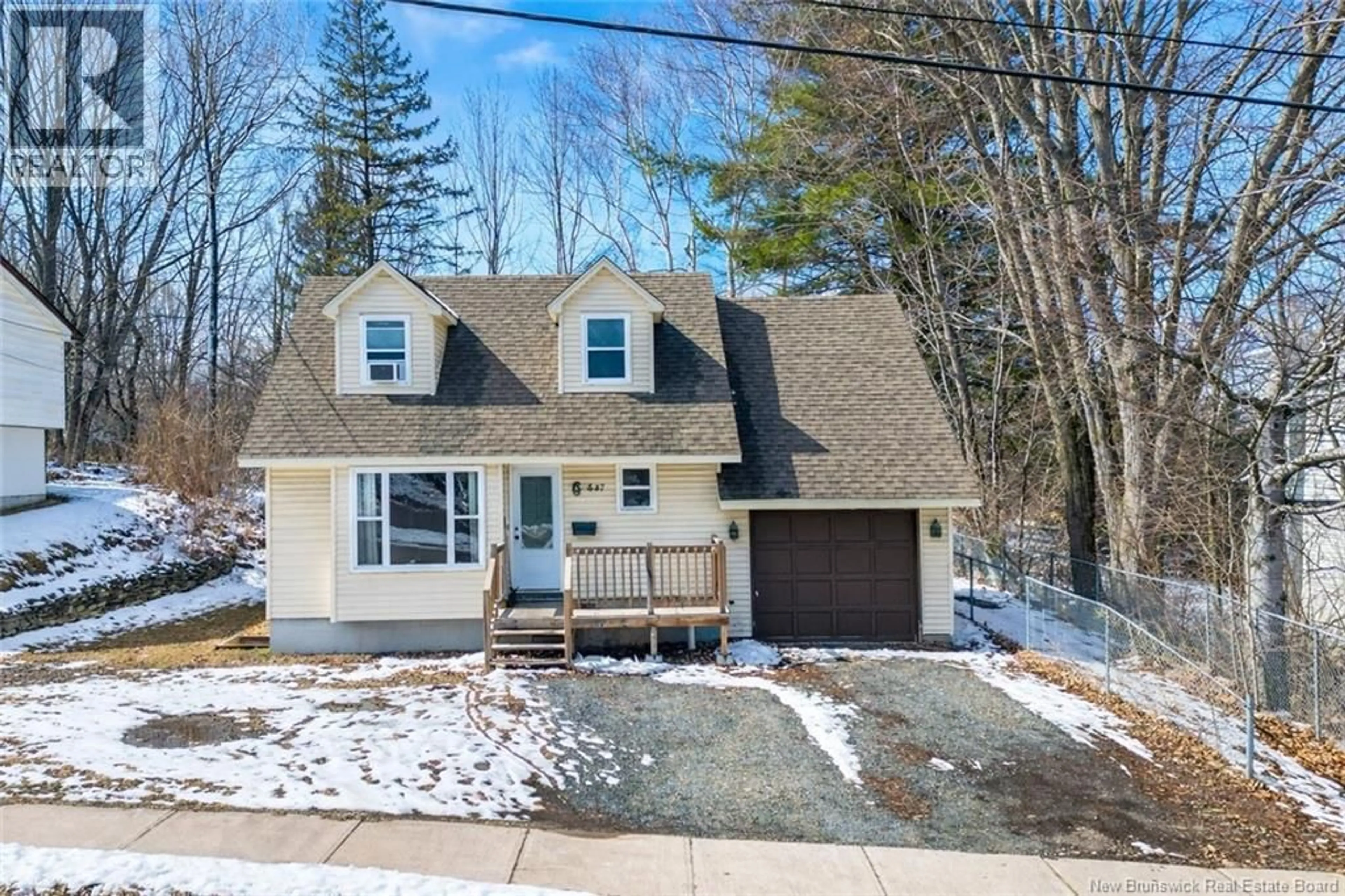 Home with vinyl exterior material, street for 647 KITCHEN STREET, Fredericton New Brunswick E3B3Z9