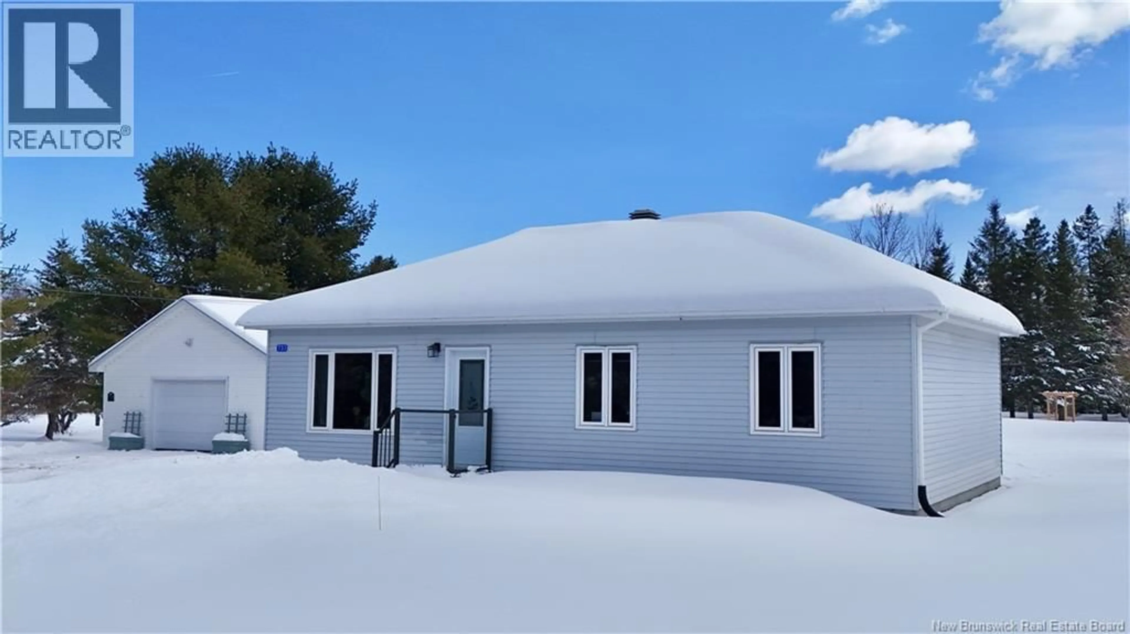 Home with vinyl exterior material, building for 733 MORRISON, Dunlop New Brunswick E8K2M8