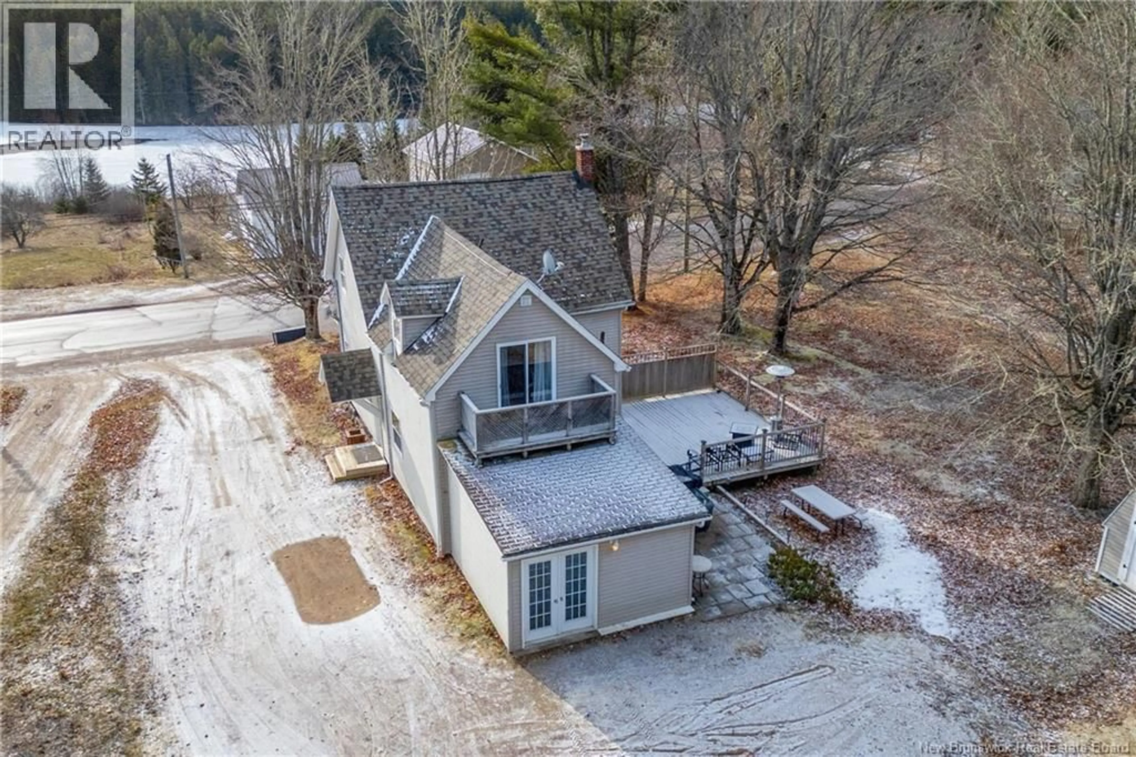 A pic from outside/outdoor area/front of a property/back of a property/a pic from drone, water/lake/river/ocean view for 15 WATER STREET, Dorchester New Brunswick E4K3A2