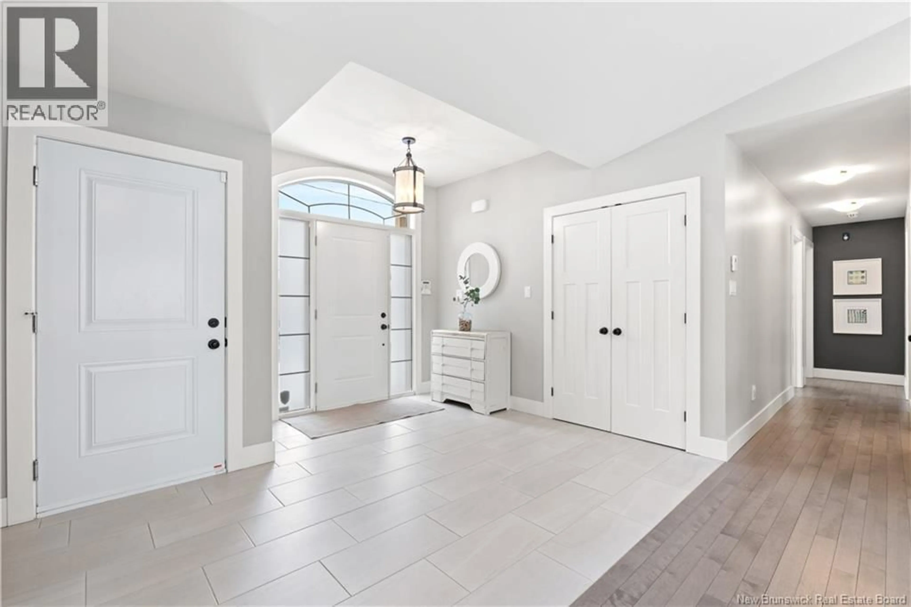 Indoor entryway for 260 CHATELLERAULT STREET, Shediac New Brunswick E4P0L2