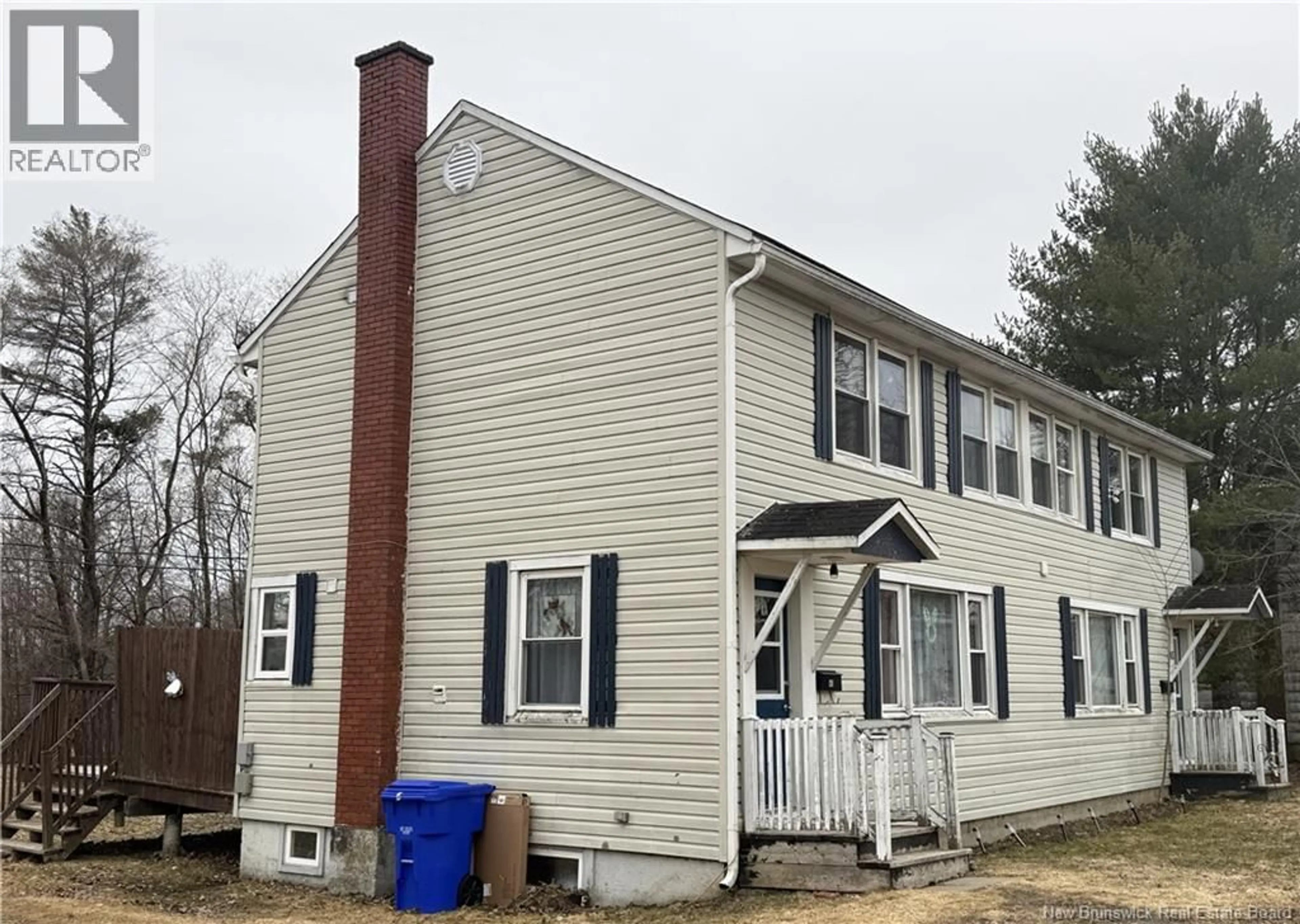 Home with vinyl exterior material, building for 45-47 ELM PARK, St. Stephen New Brunswick E3L2W7