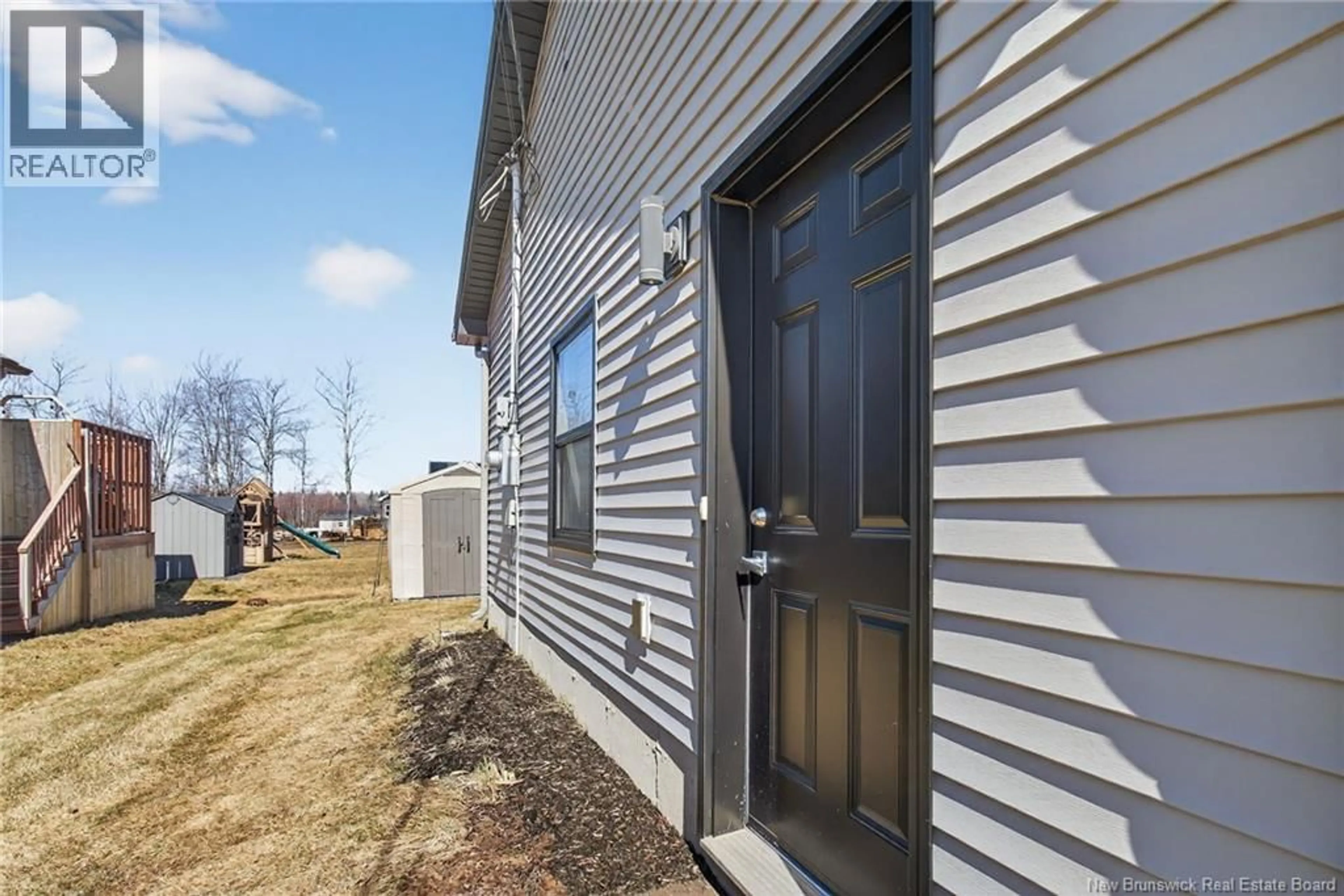 Home with vinyl exterior material, building for 121 O'NEILL, Moncton New Brunswick E1A9L9