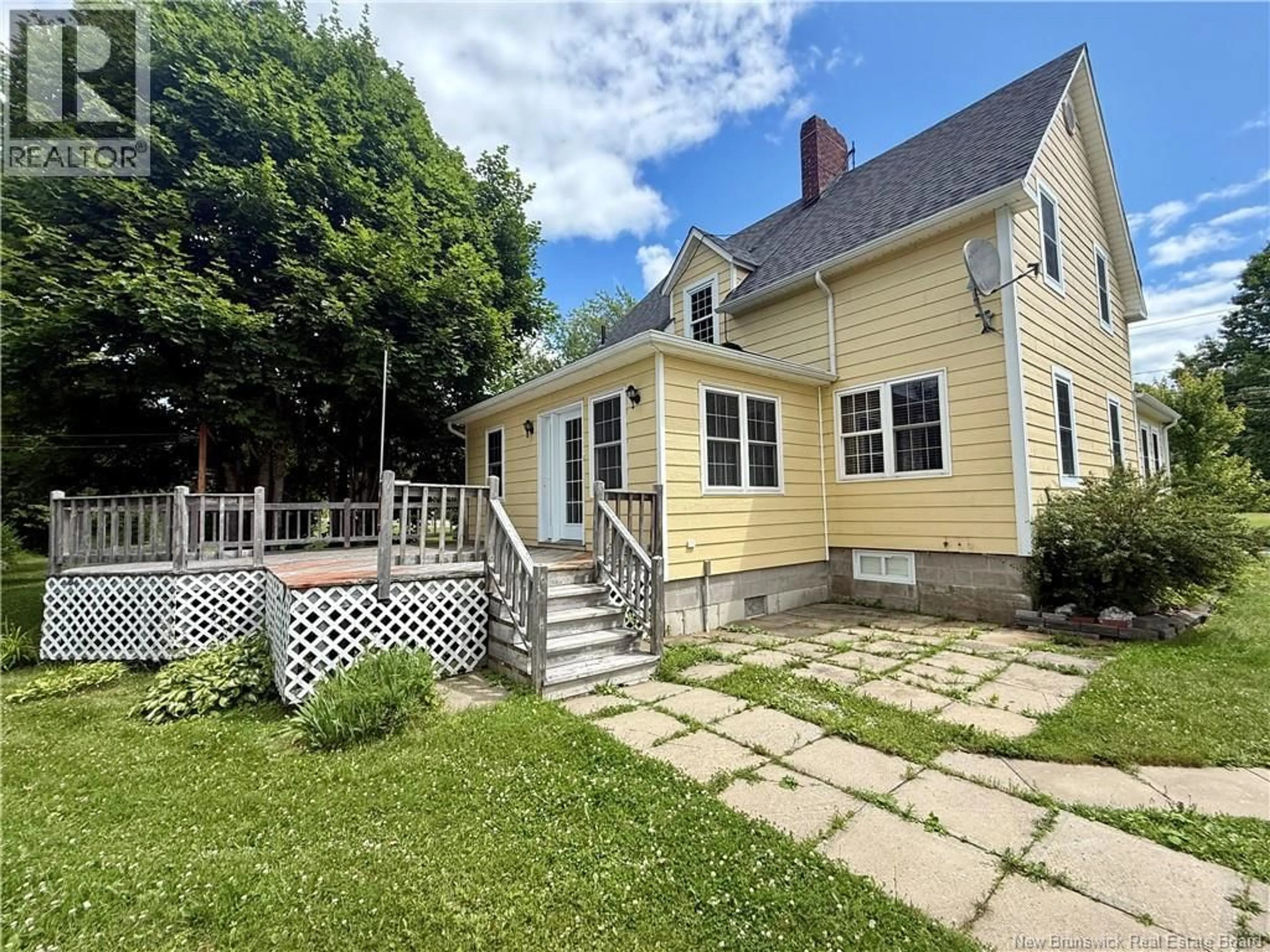 A pic from outside/outdoor area/front of a property/back of a property/a pic from drone, street for 557 EAST RIVERSIDE DRIVE, Perth-Andover New Brunswick E7H1Y4