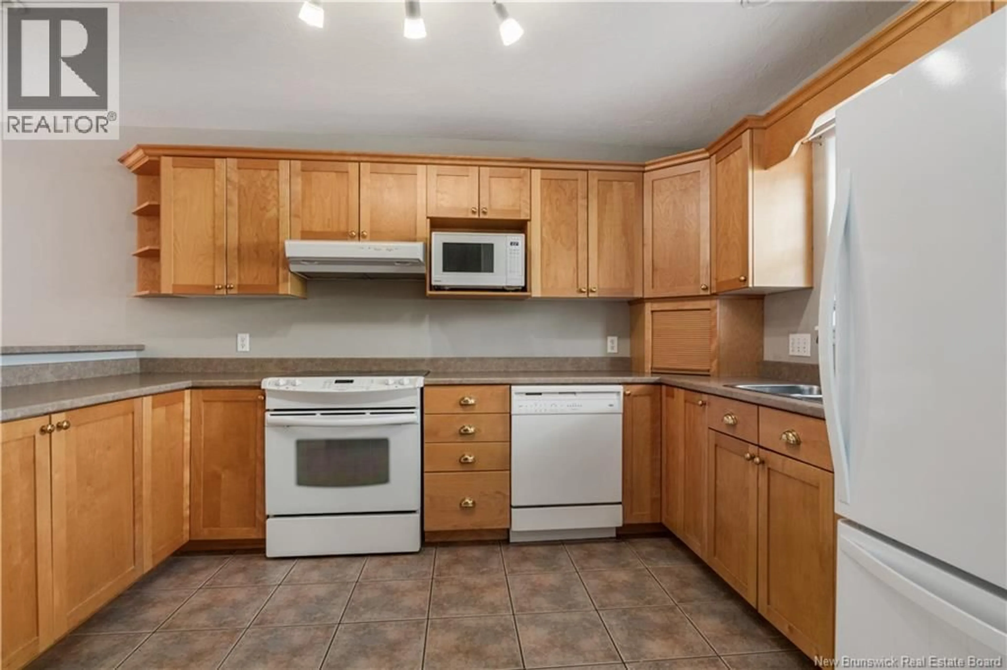 Standard kitchen, unknown for 15 - 354 AMIRAULT, Dieppe New Brunswick E1A1G3