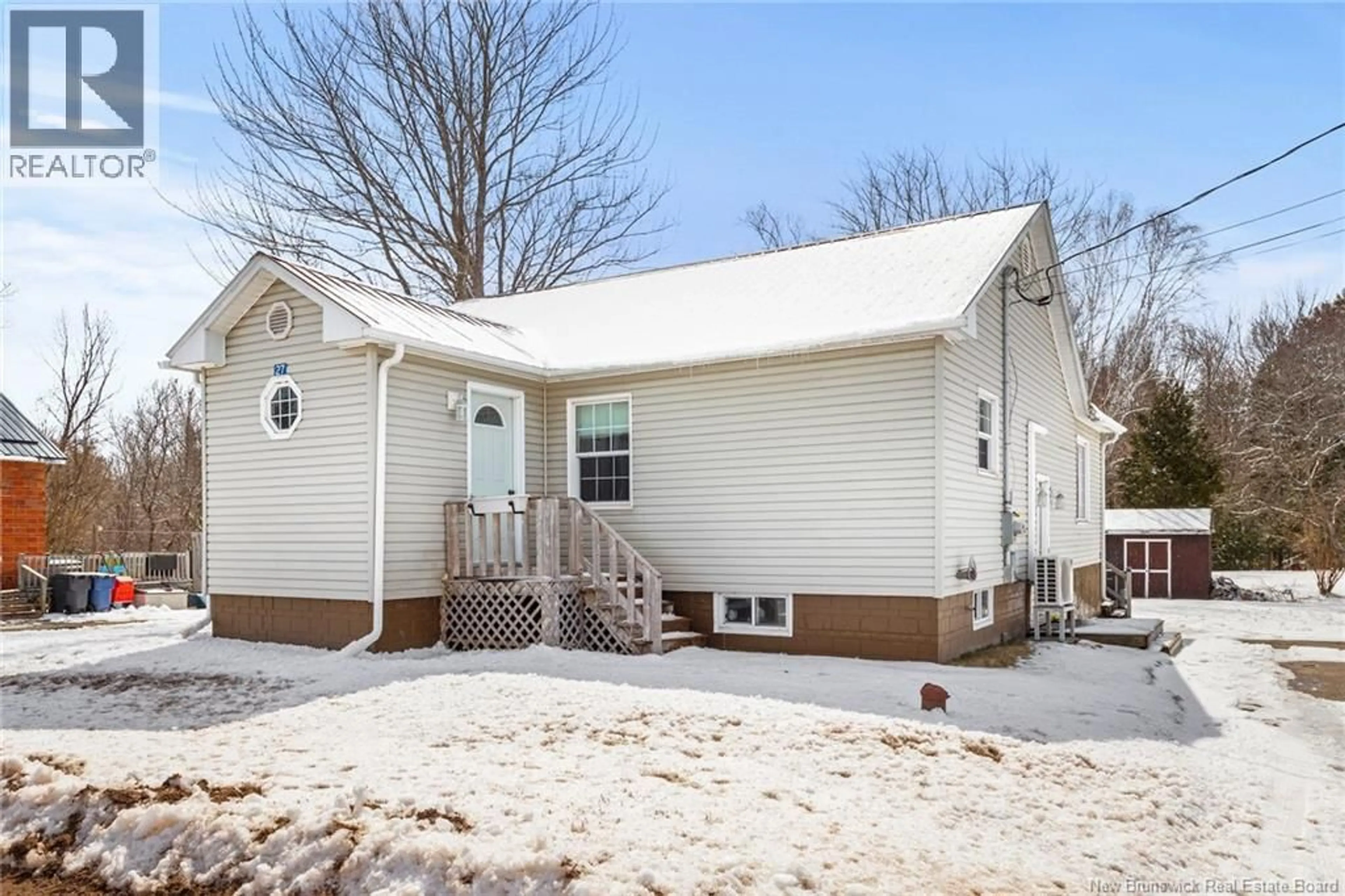 Home with vinyl exterior material, street for 27 BRIDGE STREET, Minto New Brunswick E4B2W9