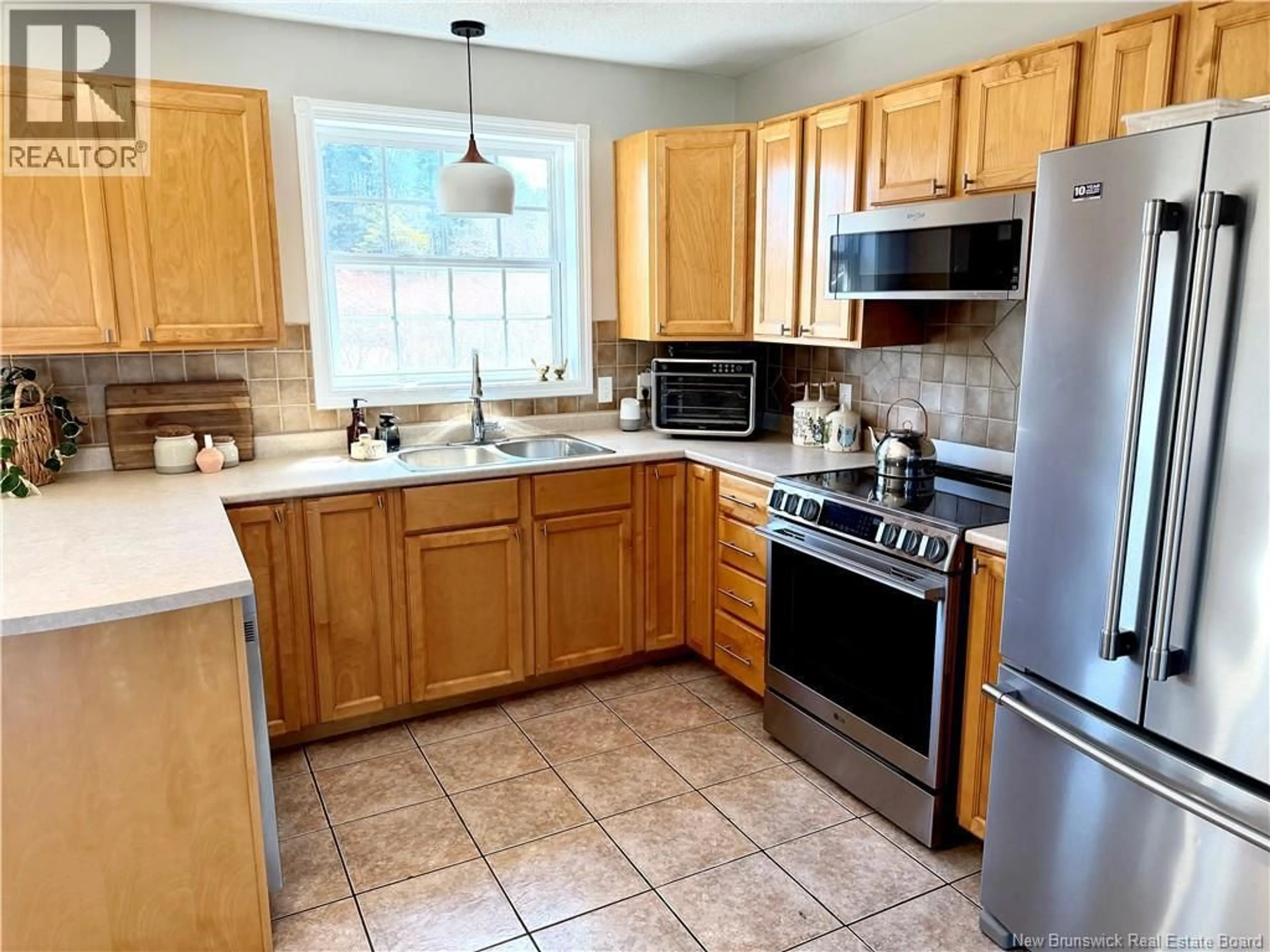 Standard kitchen, ceramic/tile floor for 8 ADAM LANE, Quispamsis New Brunswick E2E6B4