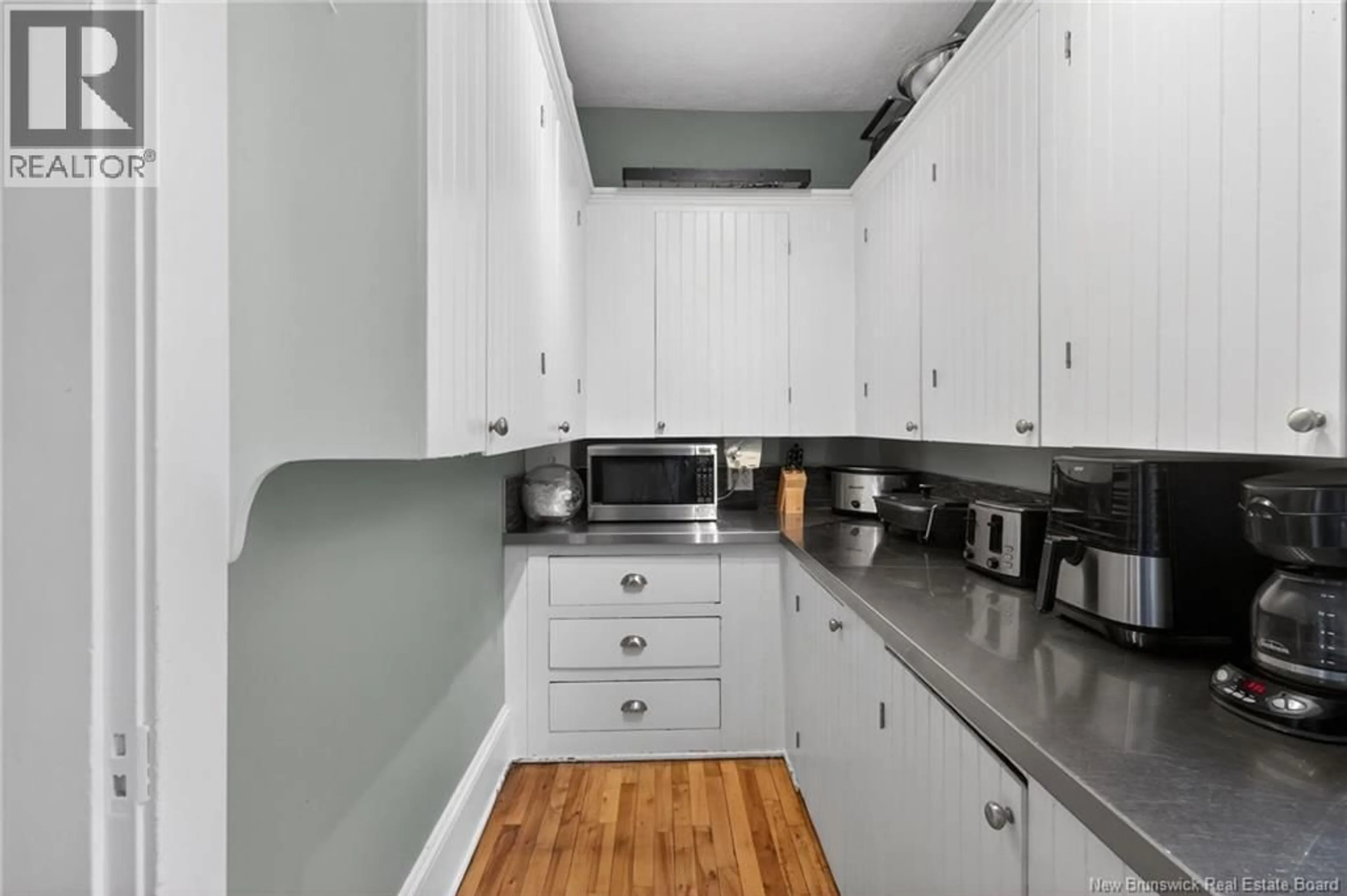 Standard kitchen, unknown for 425 LUTZ STREET, Moncton New Brunswick E1C5H2