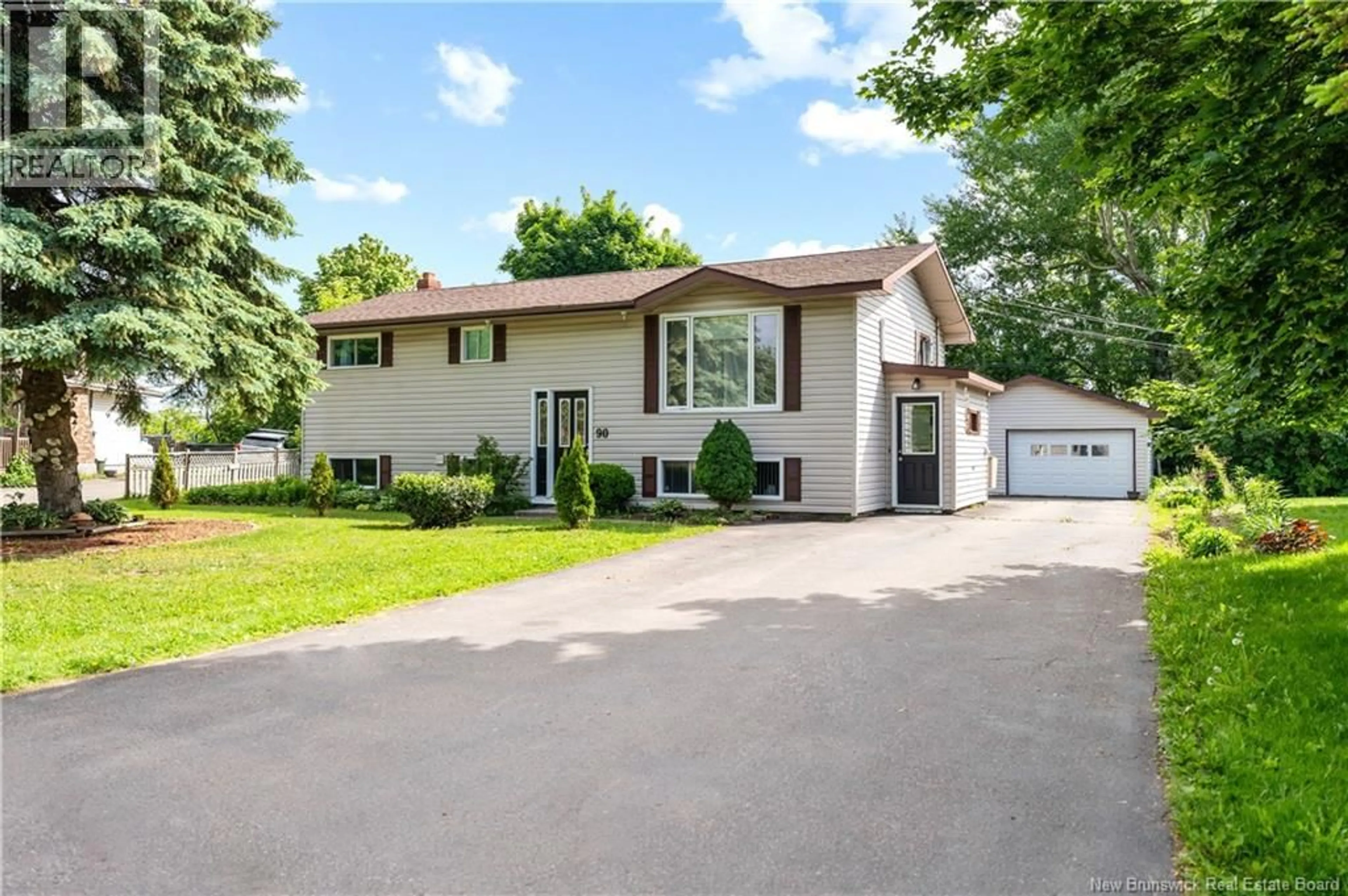 Home with vinyl exterior material, street for 90 CARTIER, Shediac New Brunswick E4P1L3