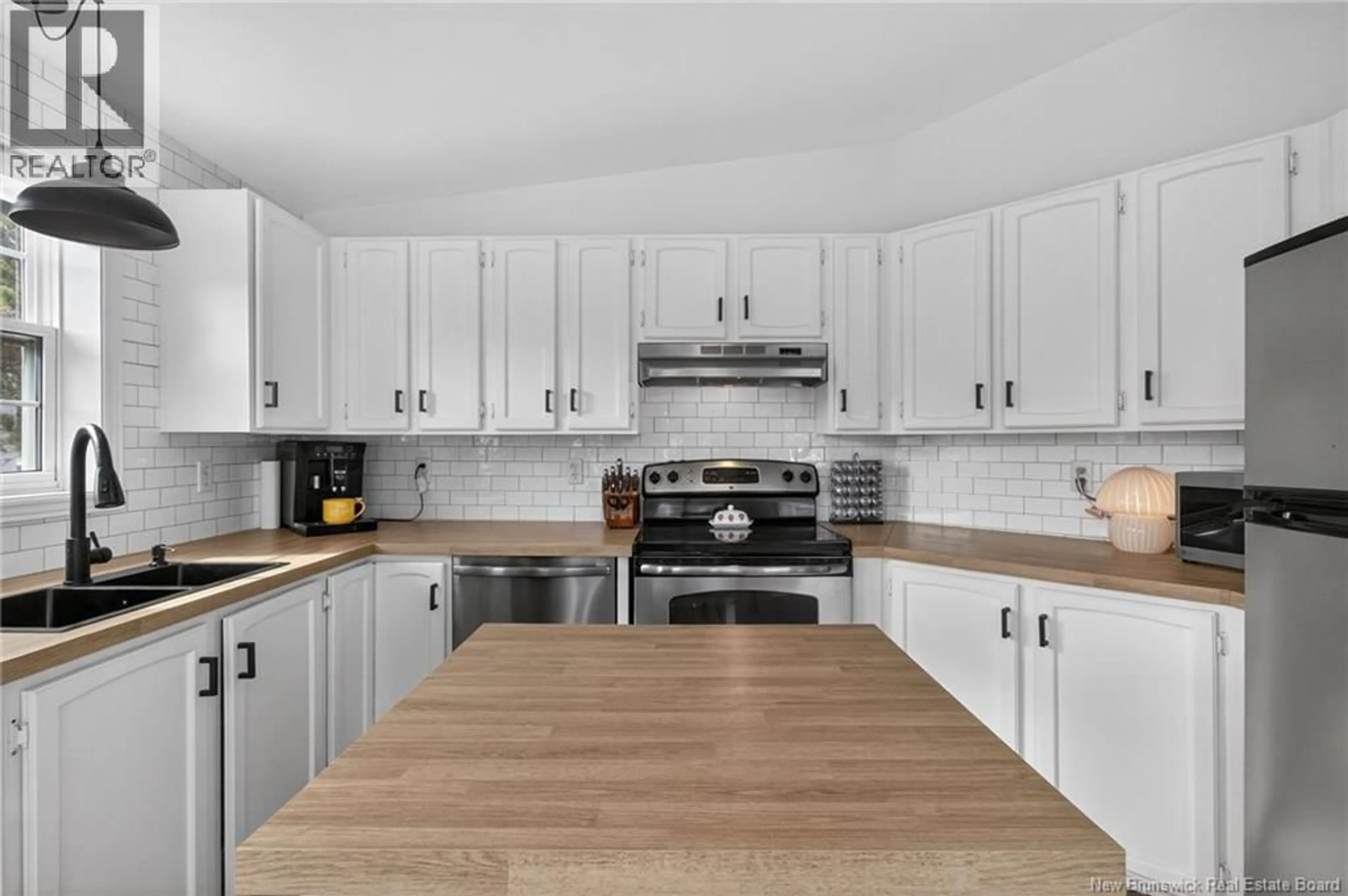 Open concept kitchen, unknown for 28 JESSICA LANE, Dieppe New Brunswick E1A7S6
