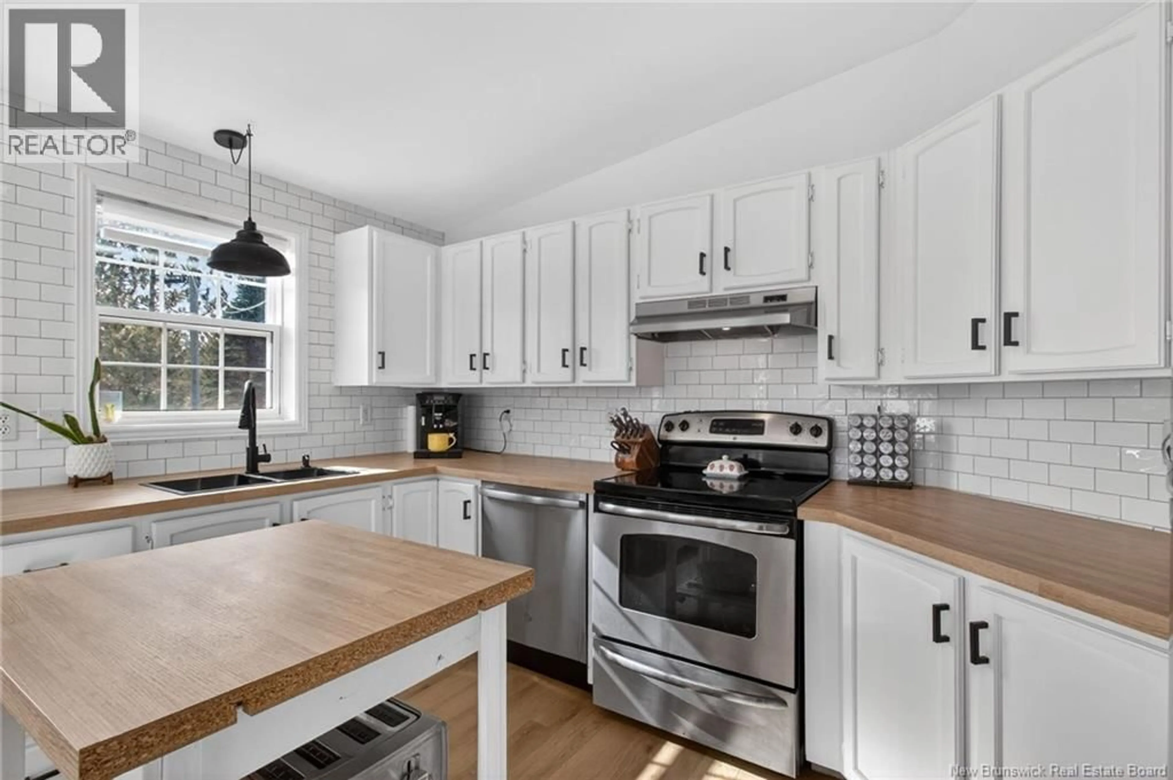 Open concept kitchen, unknown for 28 JESSICA LANE, Dieppe New Brunswick E1A7S6