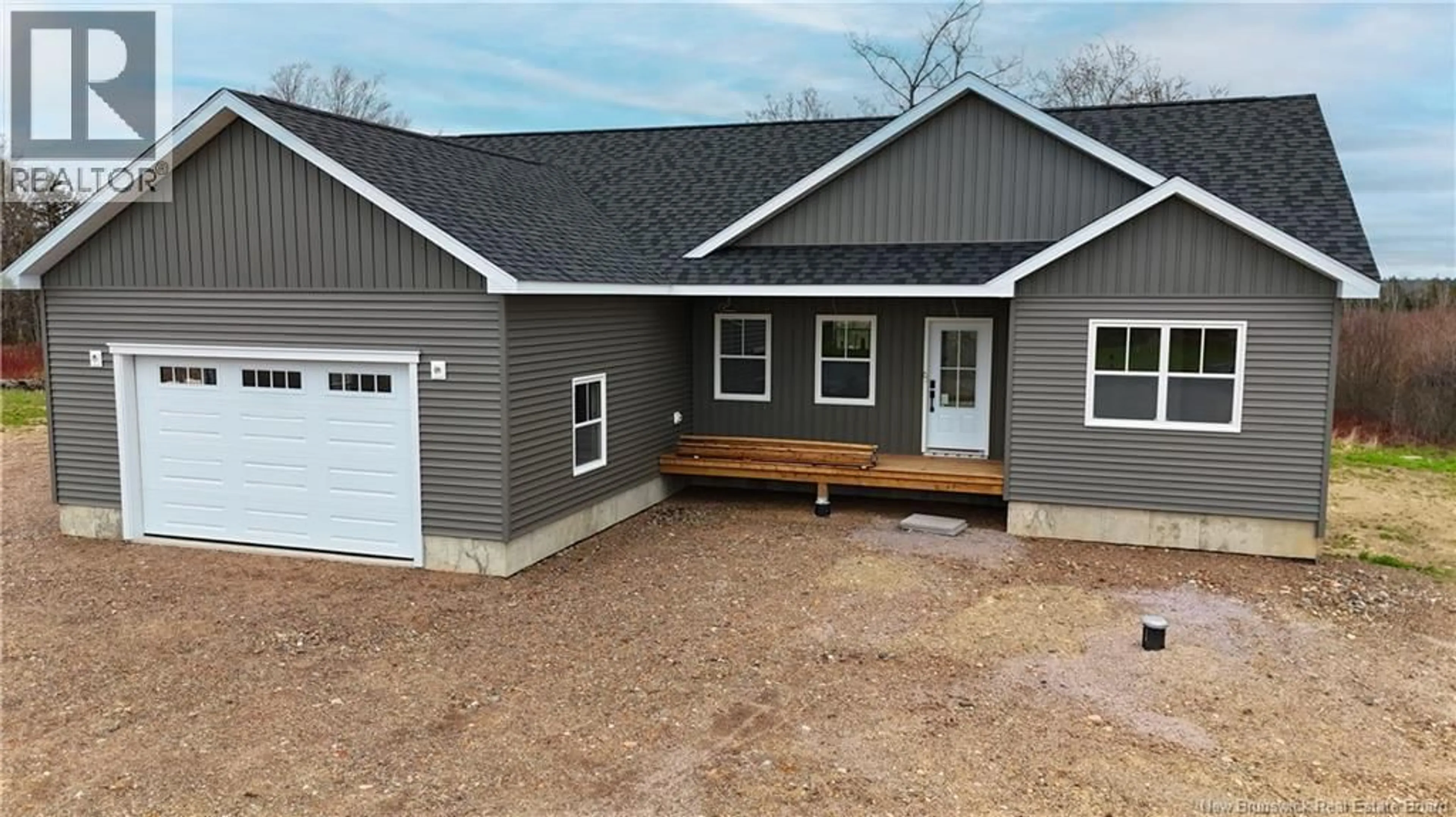 Home with vinyl exterior material, building for 19 ROBISON CRESCENT, Harvey Station New Brunswick E6K0C9