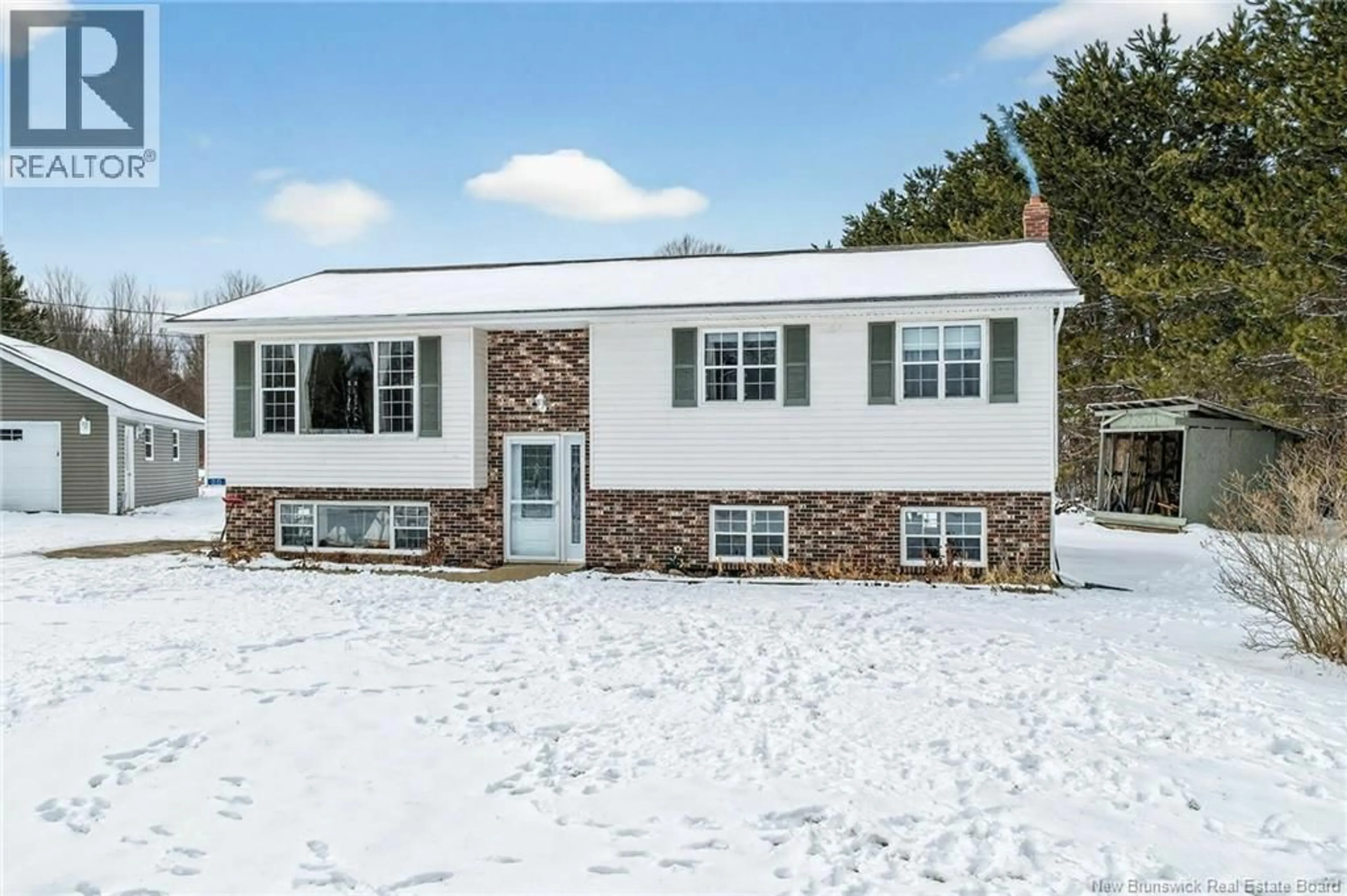 Home with vinyl exterior material, unknown for 20 SHERWOOD DRIVE, Miramichi New Brunswick E1V4N4